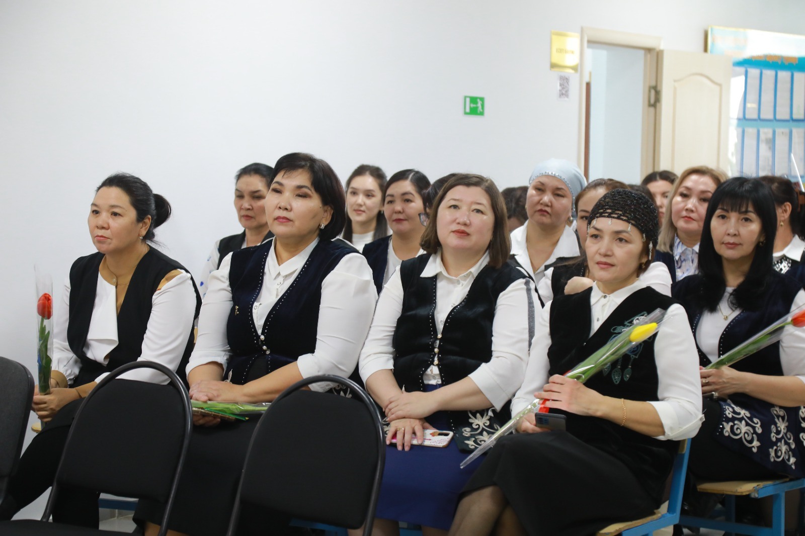 Әйелдер қауымы мерекелік құрметке бөленді