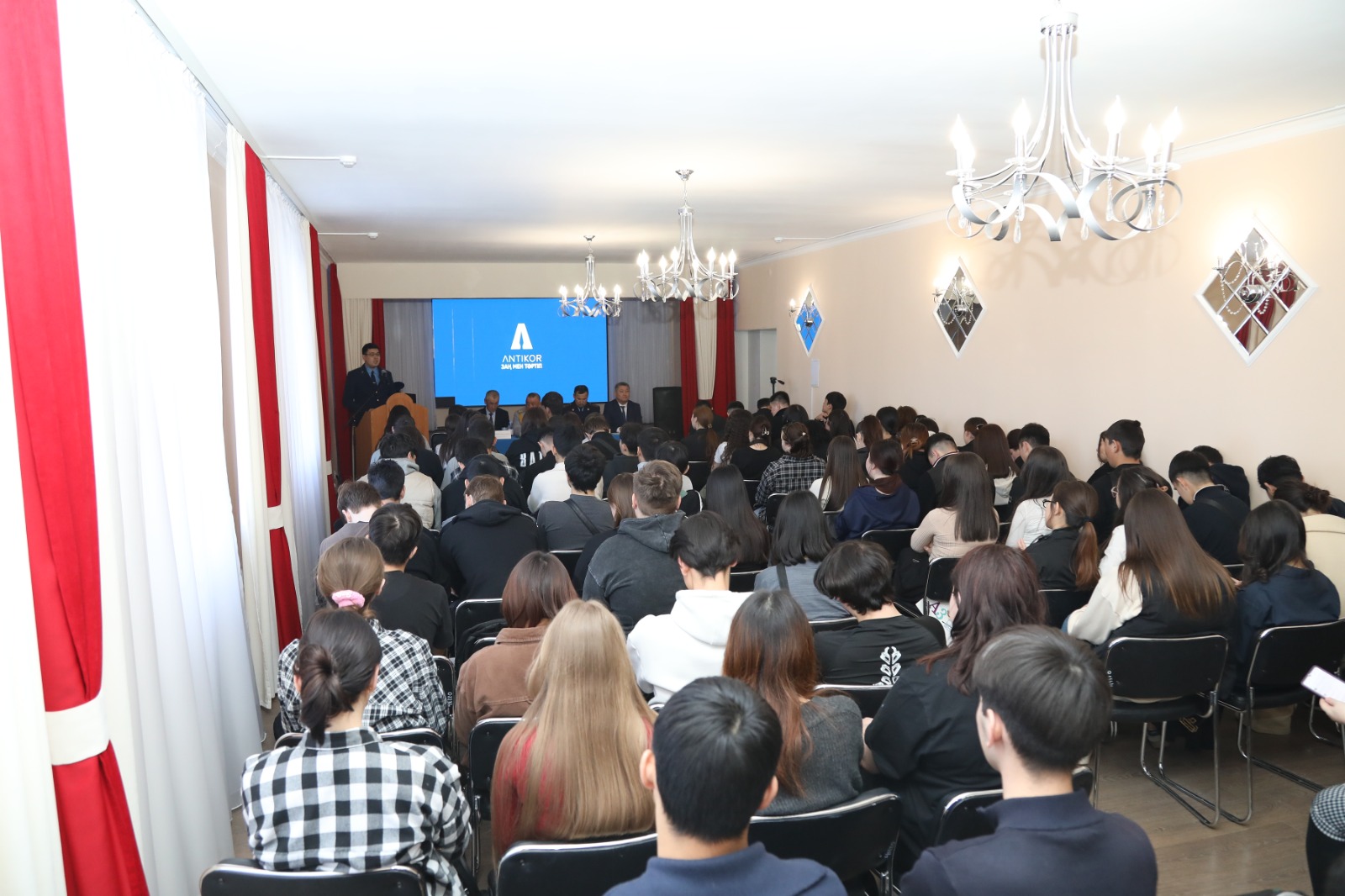 БҚО-да студент жастармен «Заң мен тәртіп» қағидатының басымдықтары талқыланды