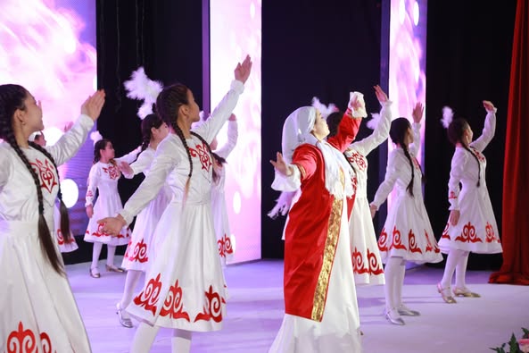 Ана-өмір, Ару-шуақ, Әйел-нұр