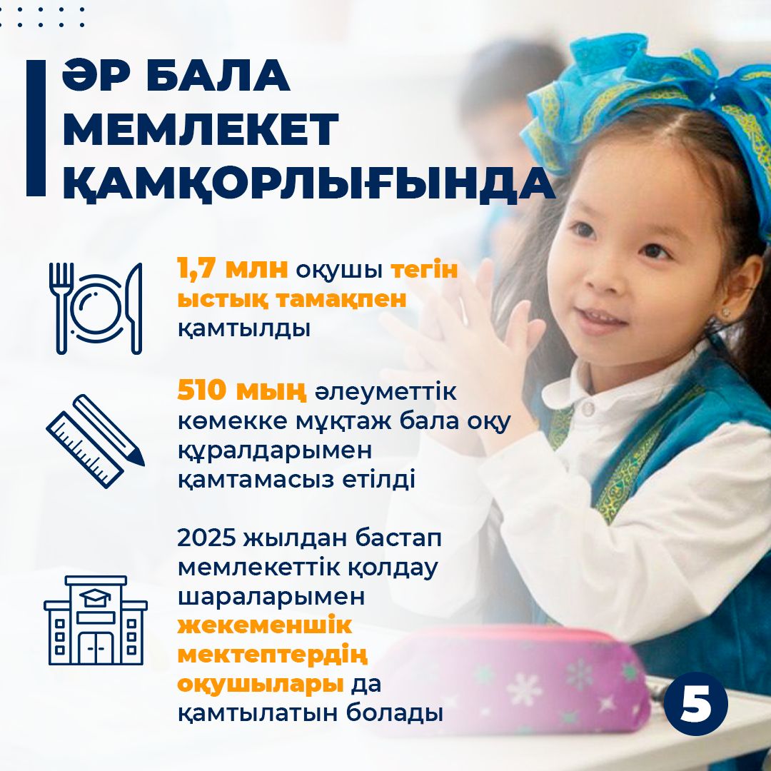 Қара трусиктер мен ақ көкірекшедегі HD порно онлайн көру