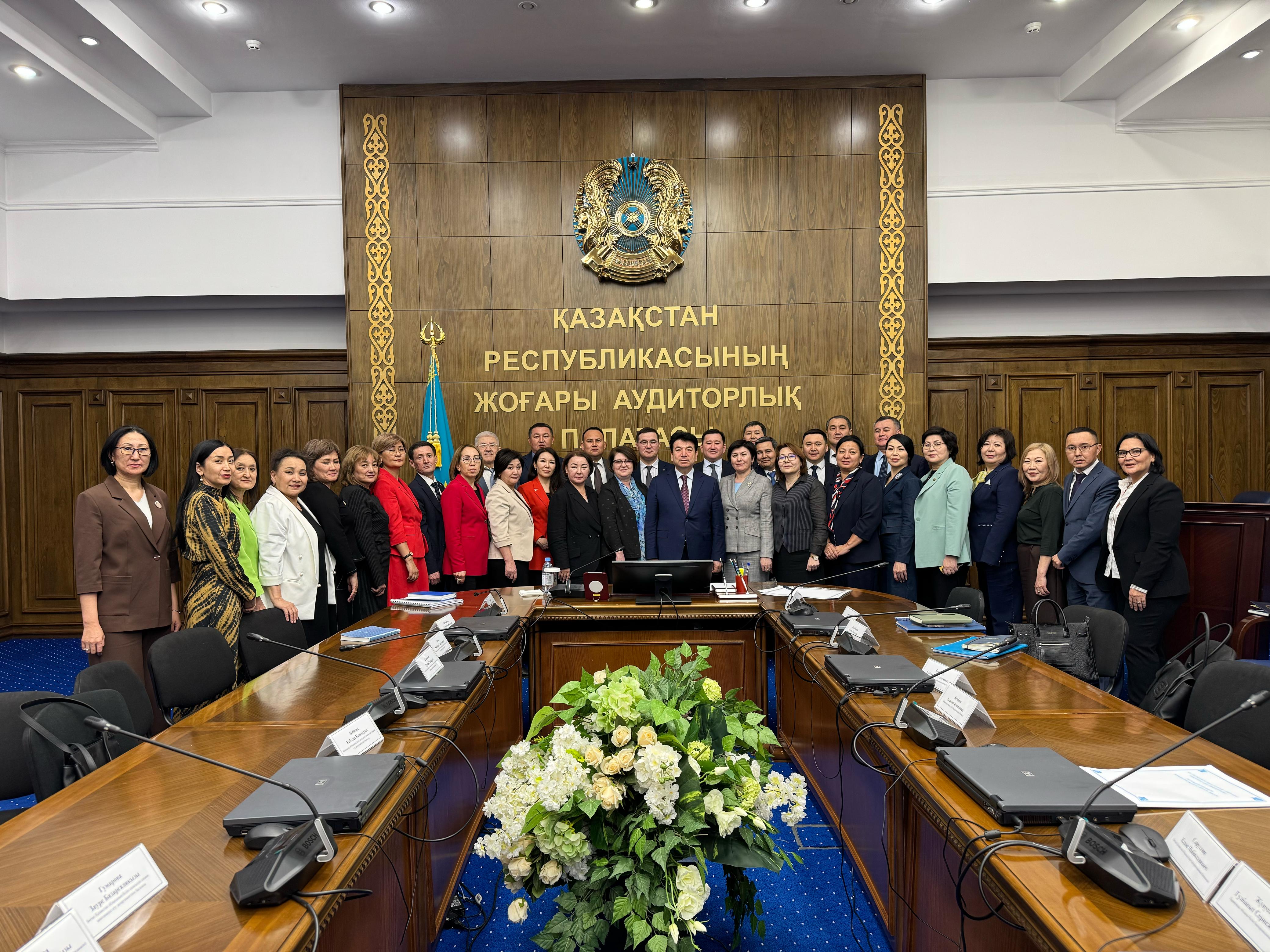 "Білім беру жүйесінің проблемалық мәселелері және оларды шешу жолдары" тақырыбында кездесу өтті