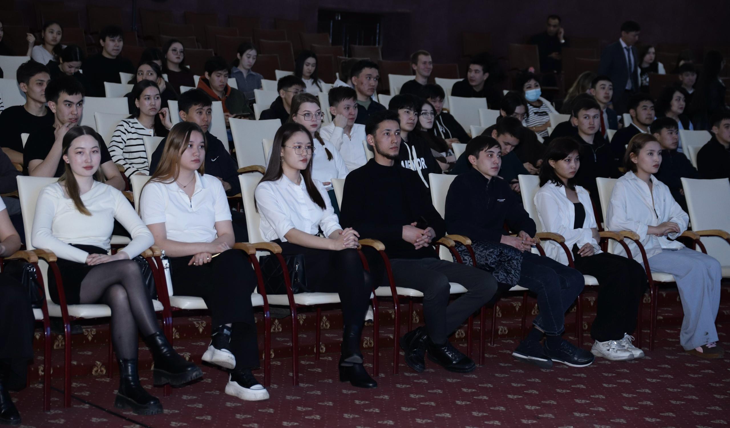 Кэф усть каменогорск. Скорые в усть каменогорске. Пункт обмена валюты. Усть-каменогорский педагогический институт. Курс тенге к доллару.