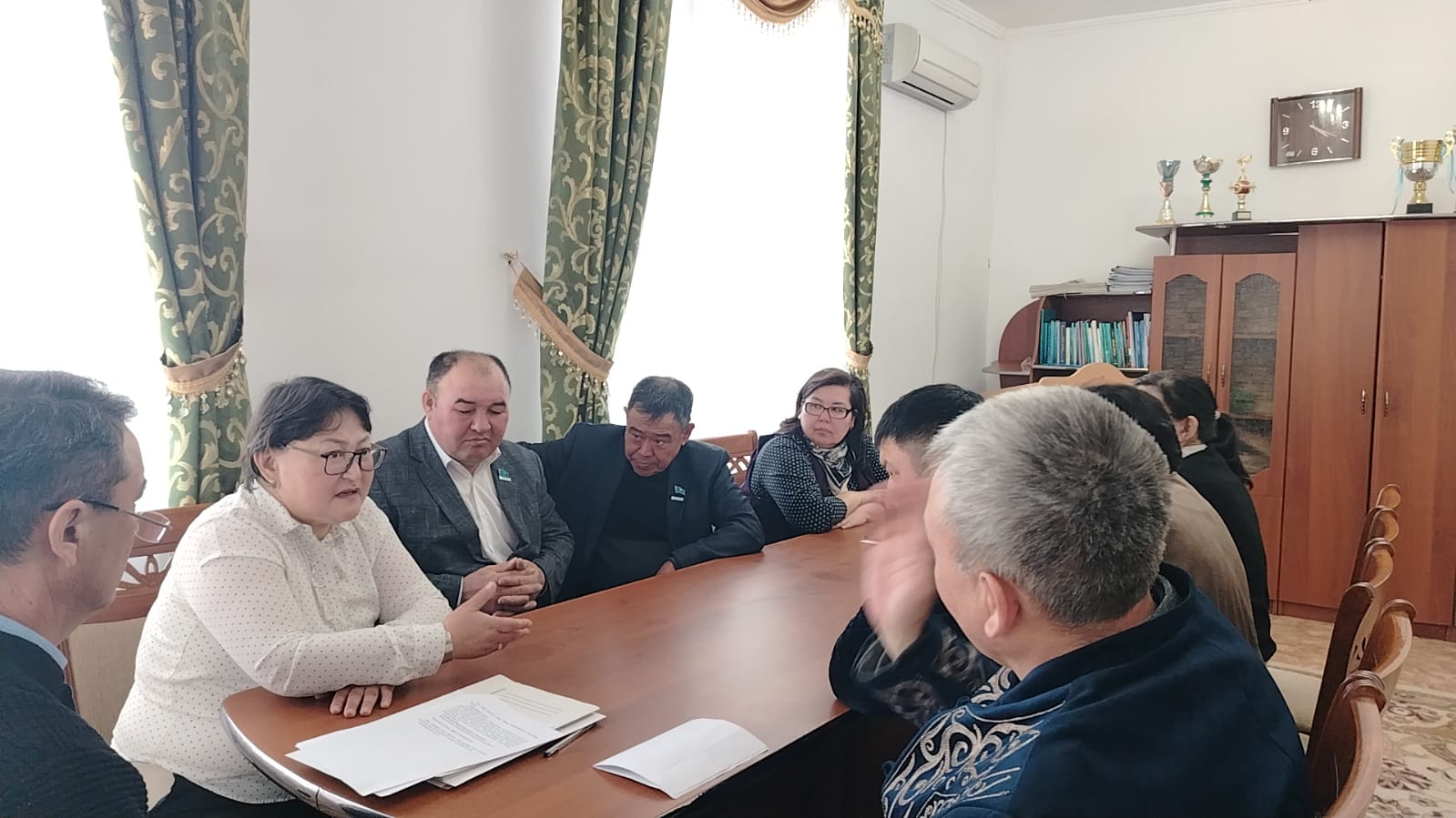 Май аудандық маслихатының Әдеп жөніндегі уәкілінің отырысы