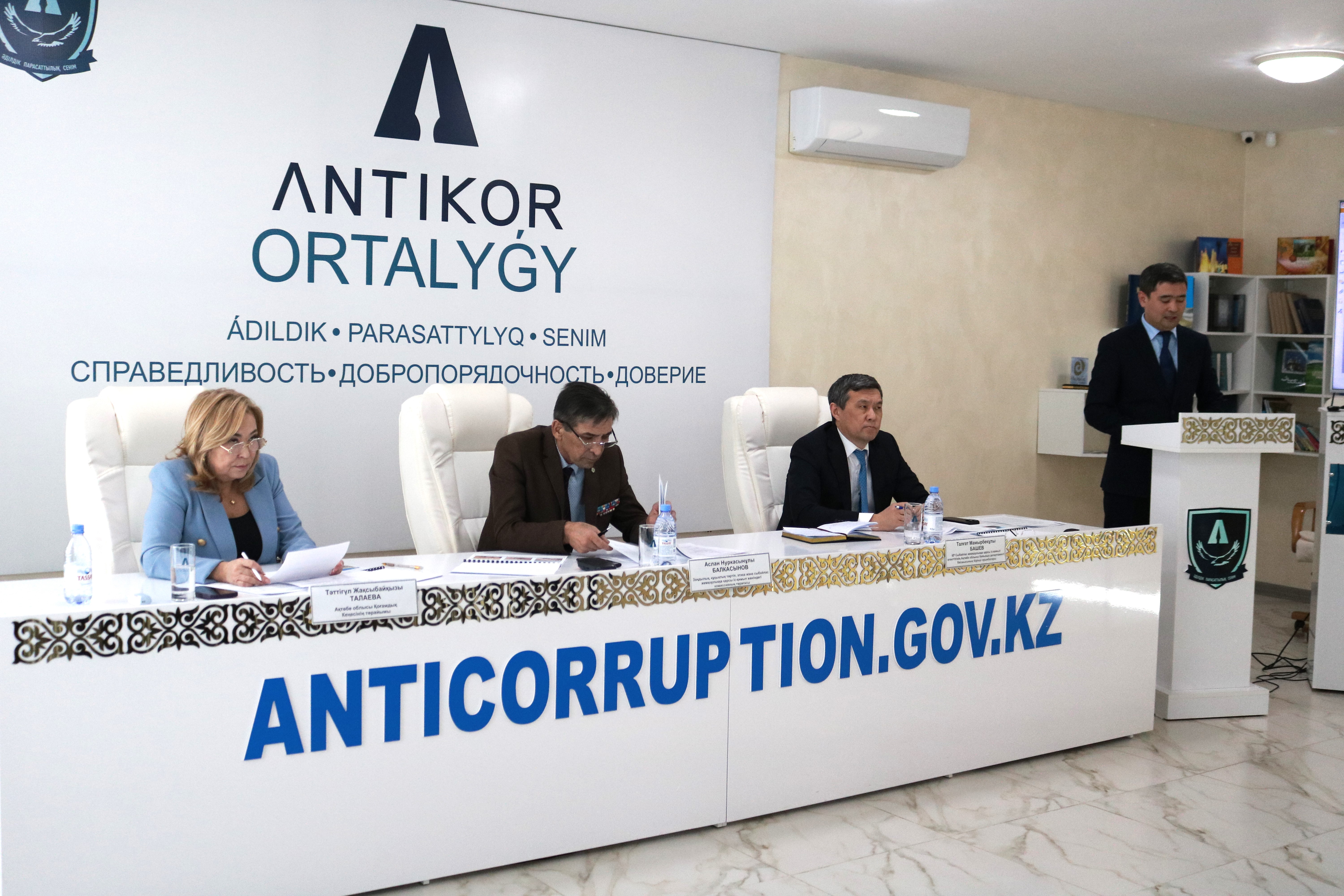 Сыбайлас жемқорлыққа қарсы қызмет пен Қоғамдық Кеңес бірлескен отырыста негізгі мәселелерді талқылады