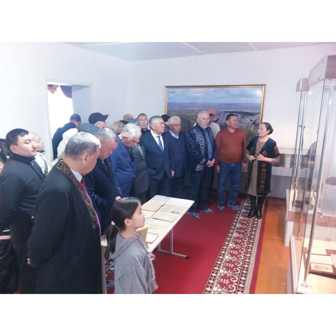 Наурыз мейрамына орай Абай ауданына арнайы келген құрметті қонақтар Кәмен Оразалиннің музей-үйінде болды