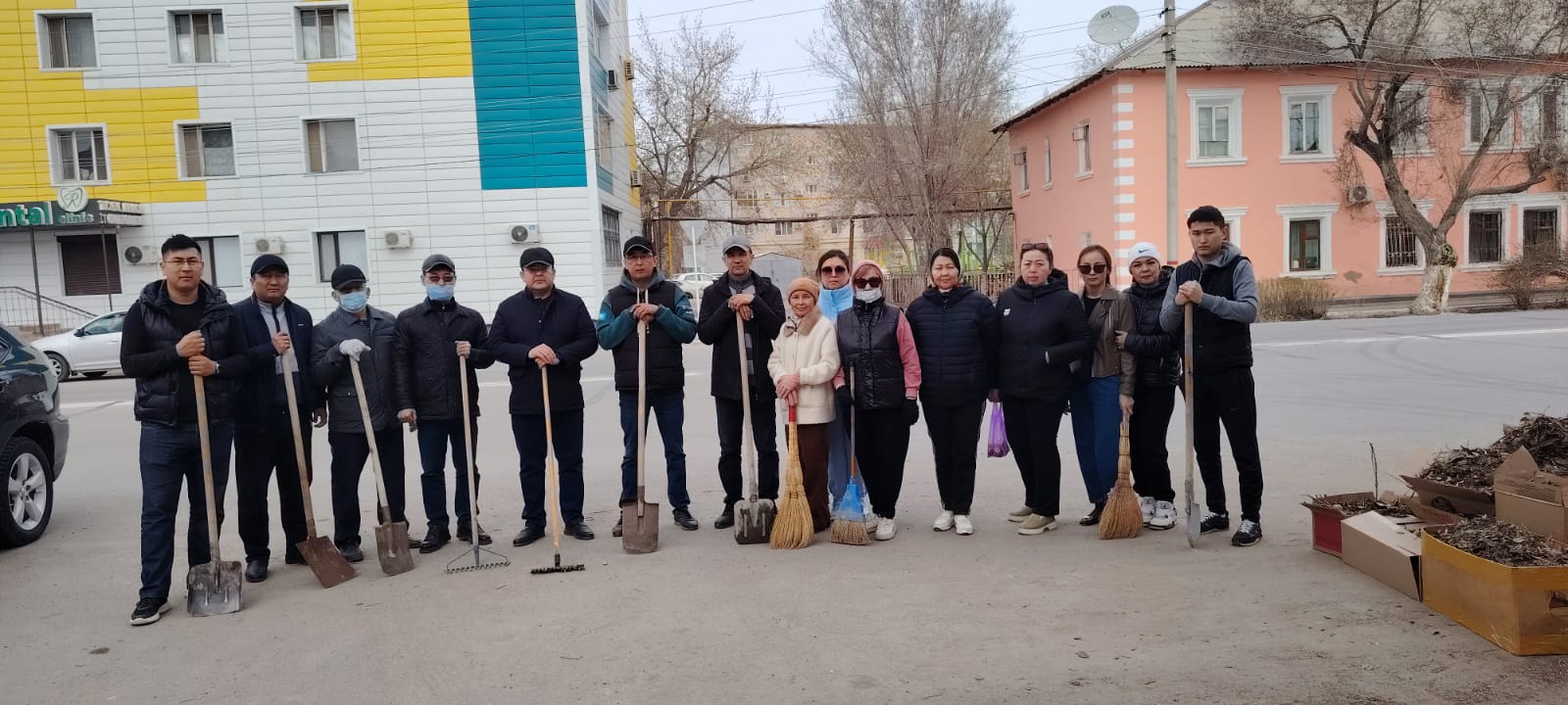 ТЕКСЕРУ КОМИССИЯСЫНЫҢ ҚЫЗМЕТКЕРЛЕРІ СЕНБІЛІККЕ ҚАТЫСТЫ.