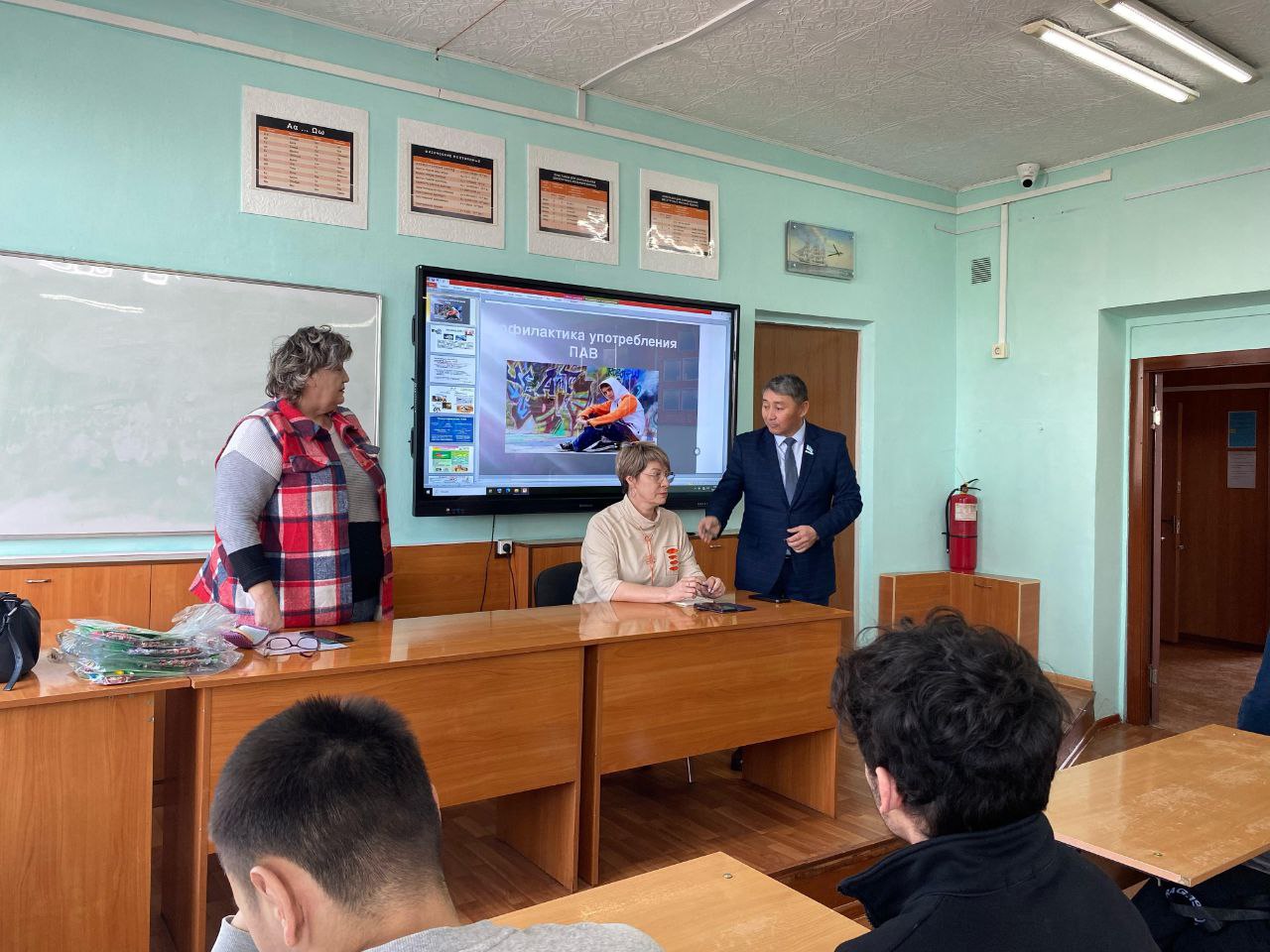 Нашақорлықтың, есірткі бизнесінің және людоманияның алдын алуға баса назар аудара отырып, кәмелетке толмағандар арасында құқықтық сауаттылықты арттыру бойынша семинар