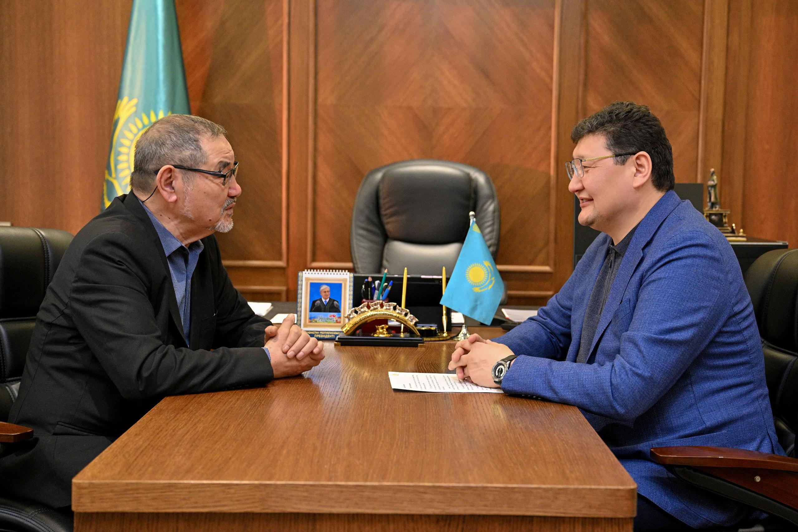 Облыс әкімі жазушы Тұрсын Жұртбаймен кездесті