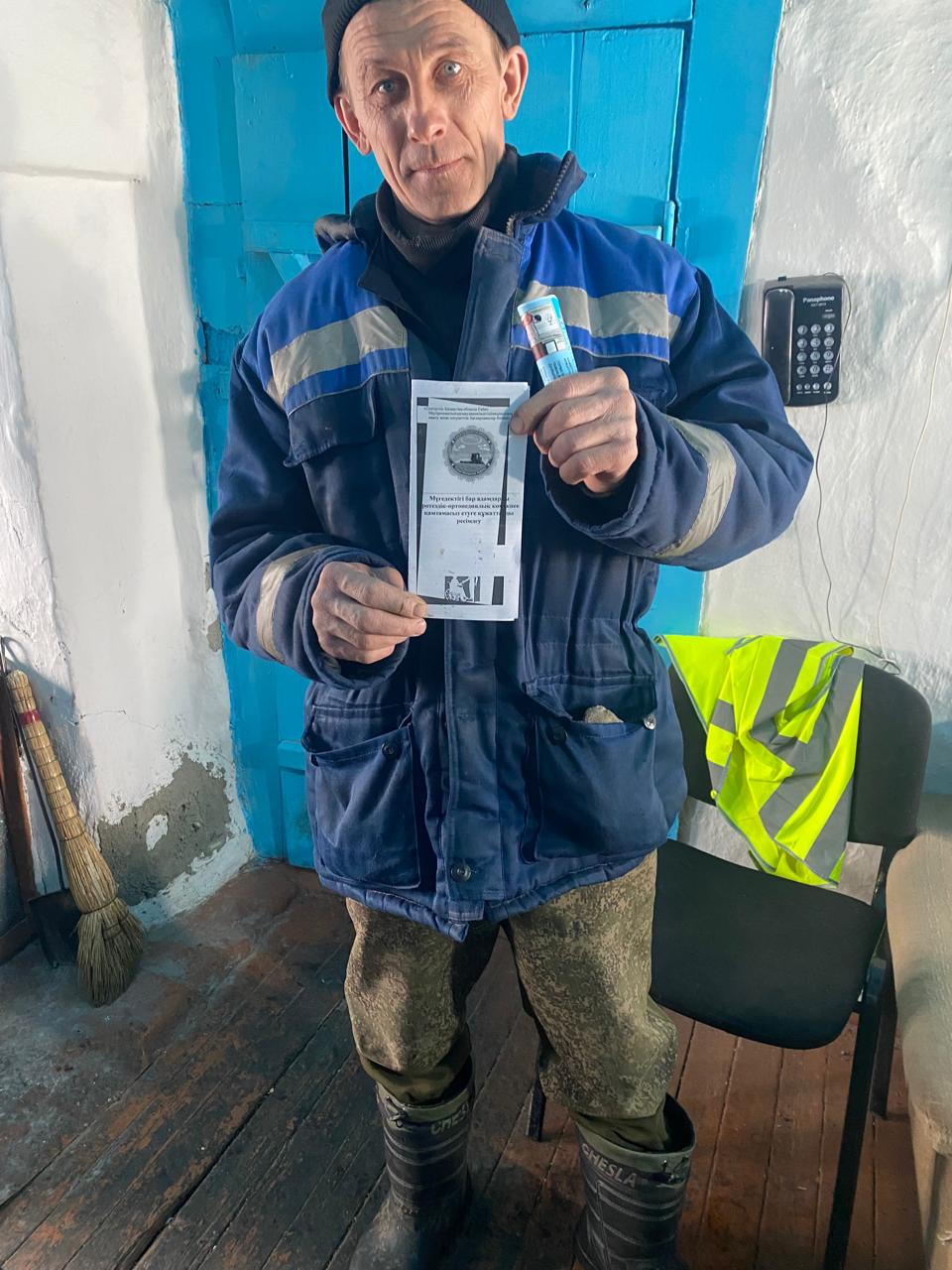 мемлекеттік қызмет көрсету мәселелері бойынша халық арасында брошюралар таратты.