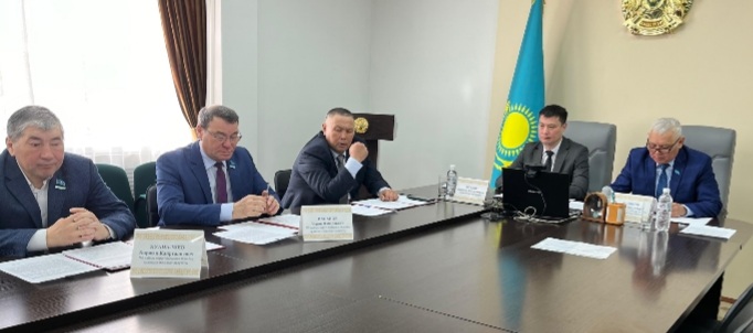 Бүгін Жәнібек аудандық мәслихатының тұрақты комиссияларының бірлескен кезекті отырысы өтті.