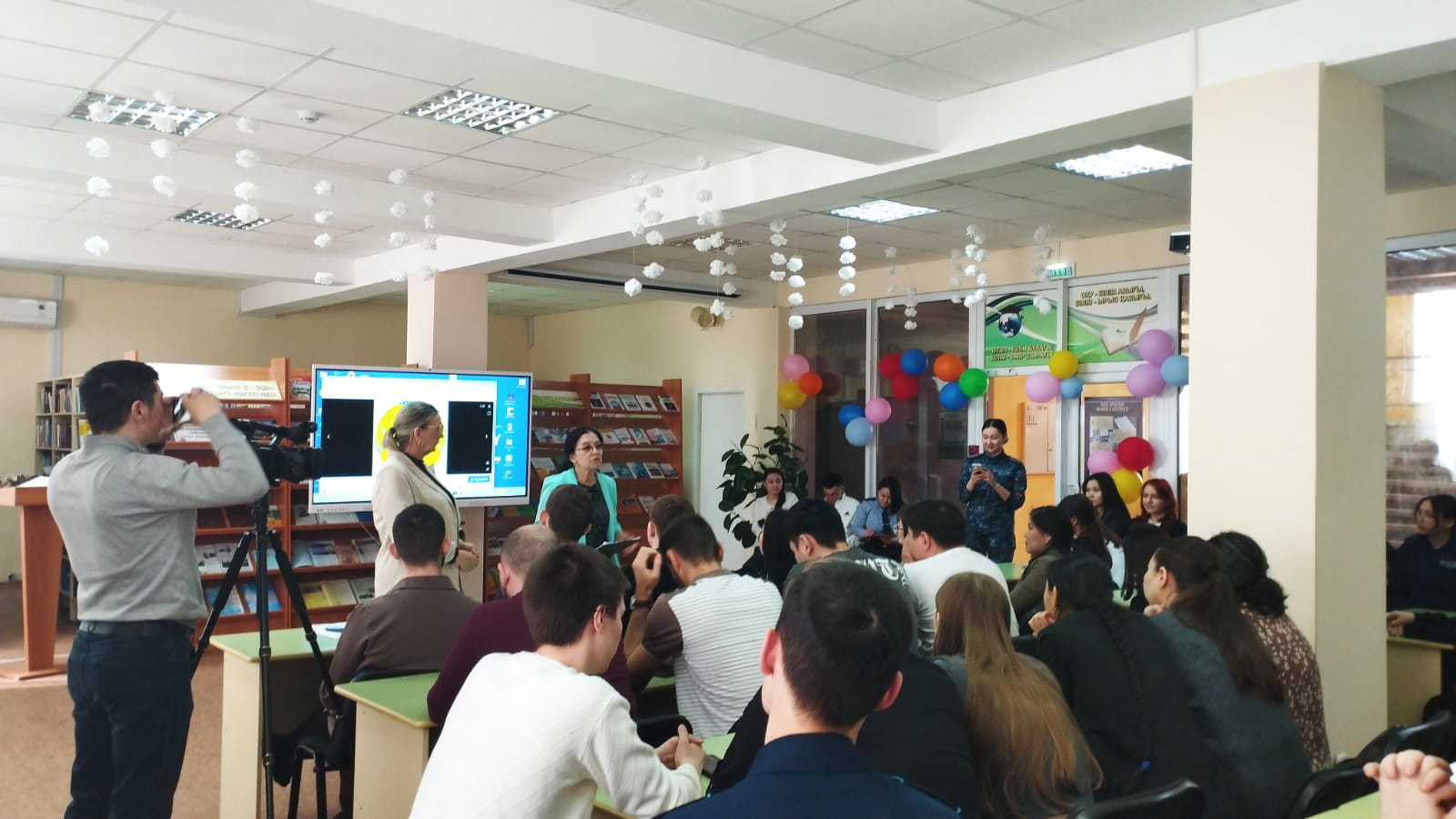 Отбасы-демографиялық және гендерлік саясатты қолдауға, сондай-ақ отбасылық құндылықтарды насихаттауға бағытталған іс-шараларды өткізу