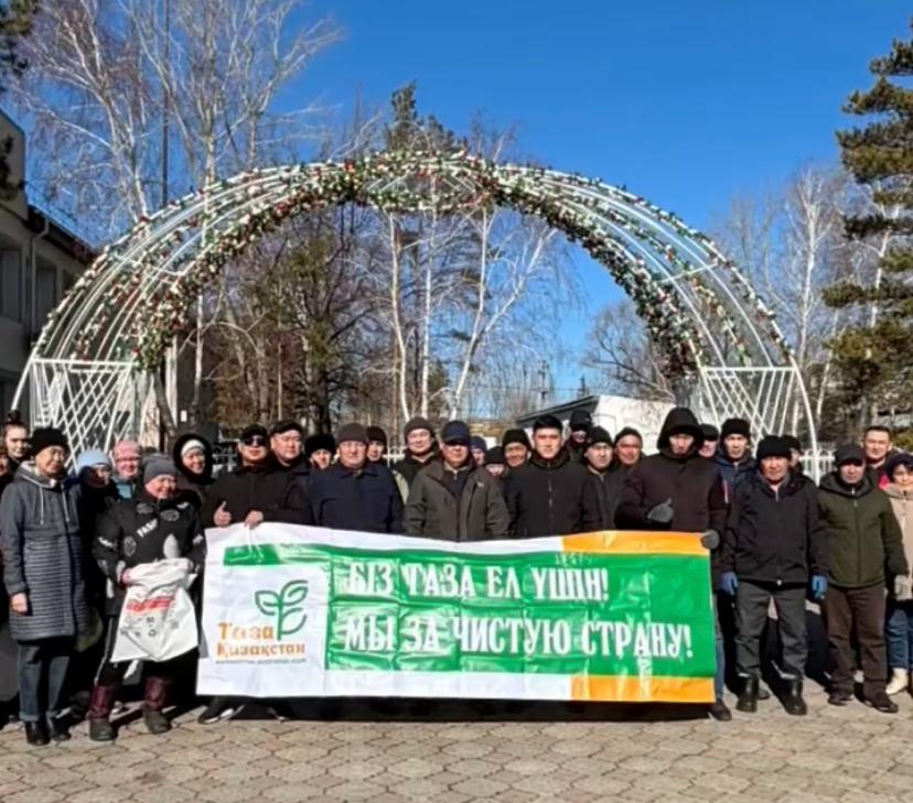 "Таза Қазақстан" жобасы аясында аудан әкімі аппаратының қызметкерлері сенбілікке қатысты.