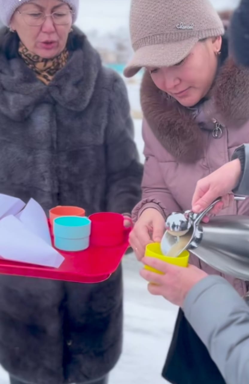 Жұмысшы мамандықтар жылына орай және “Алғыс айту күні” қарсаңында Шалқар аудандық орталық кітапханасы қызметкерлері игі шара өткізді.