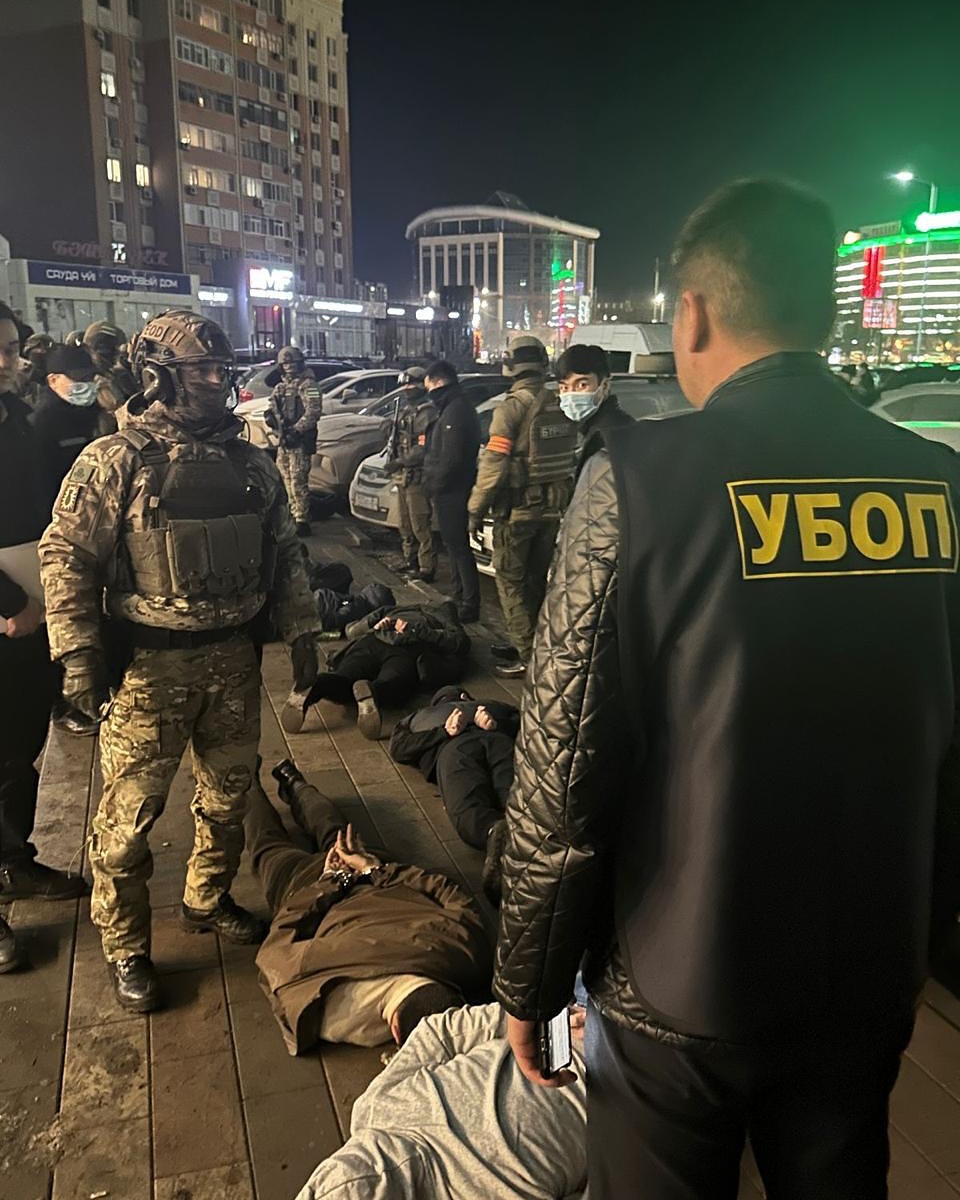 Ақтөбеде ақша бопсалаған бірнеше күдікті қамауға алынды