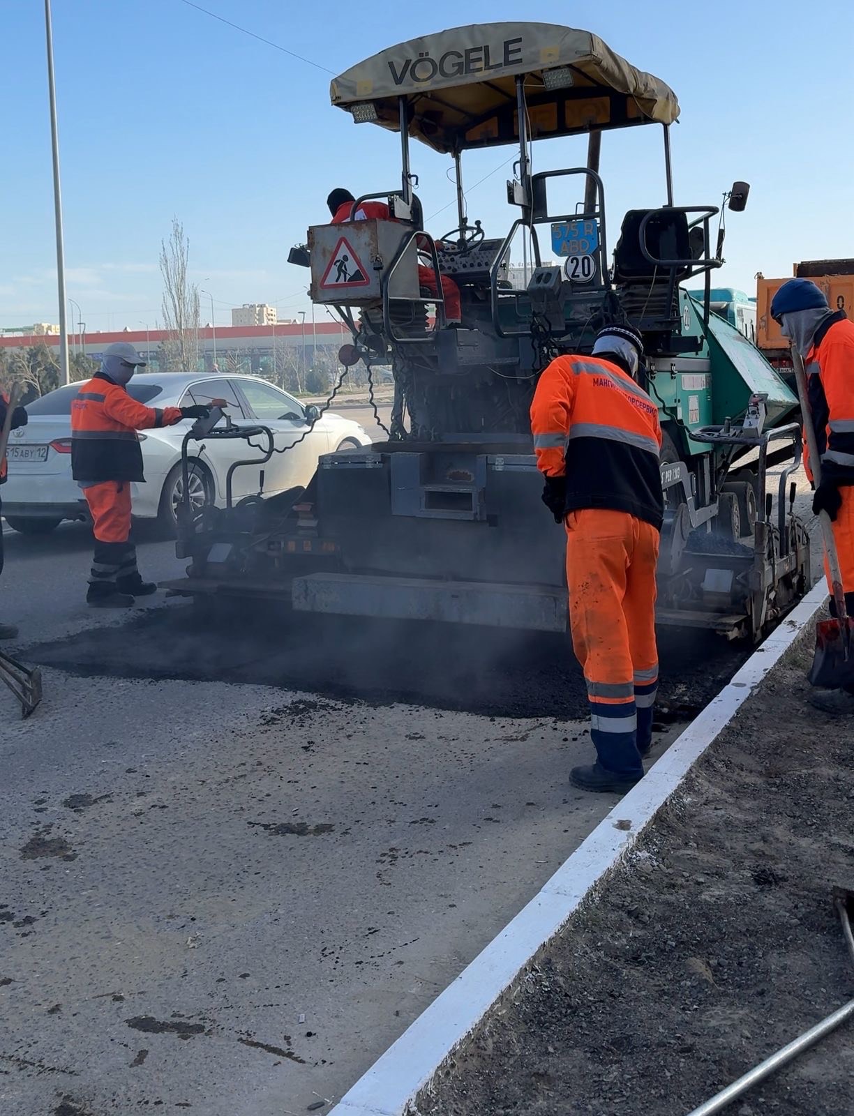 Ақтауда автомобиль жолдарына шұңқырлы жөндеу жұмыстары жүргізілуде