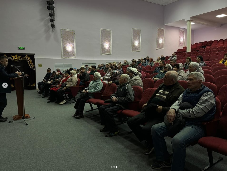 2025 жылғы 27 наурызда Октябрь кентінің Мәдениет үйінде тұрғындармен аулаларды абаттандыру және санитарлық тазарту мәселесі бойынша кездесу өтті.