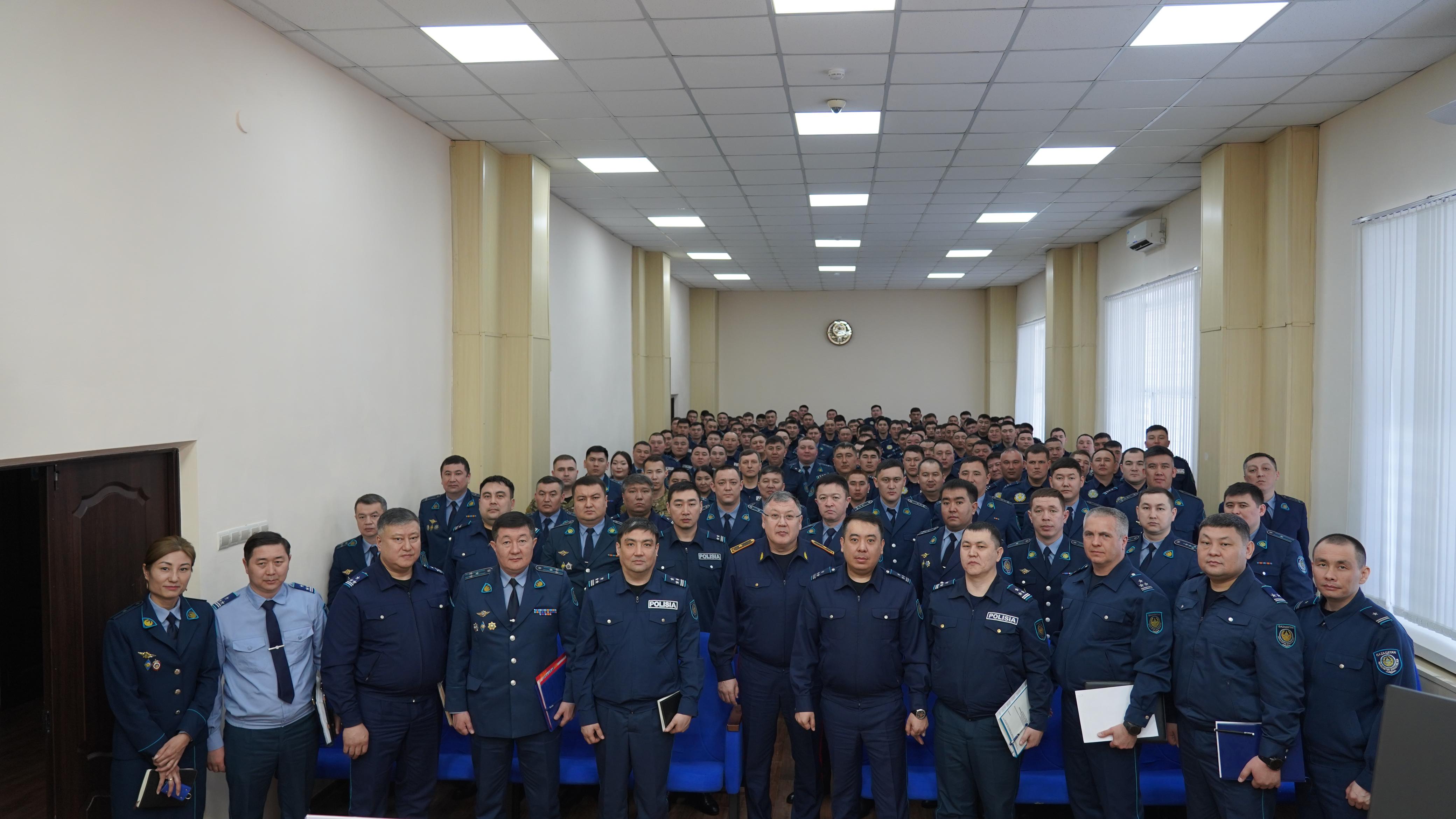 ШҚО-ның бас полицейі патрульдік полиция жеке құрамымен кездесті