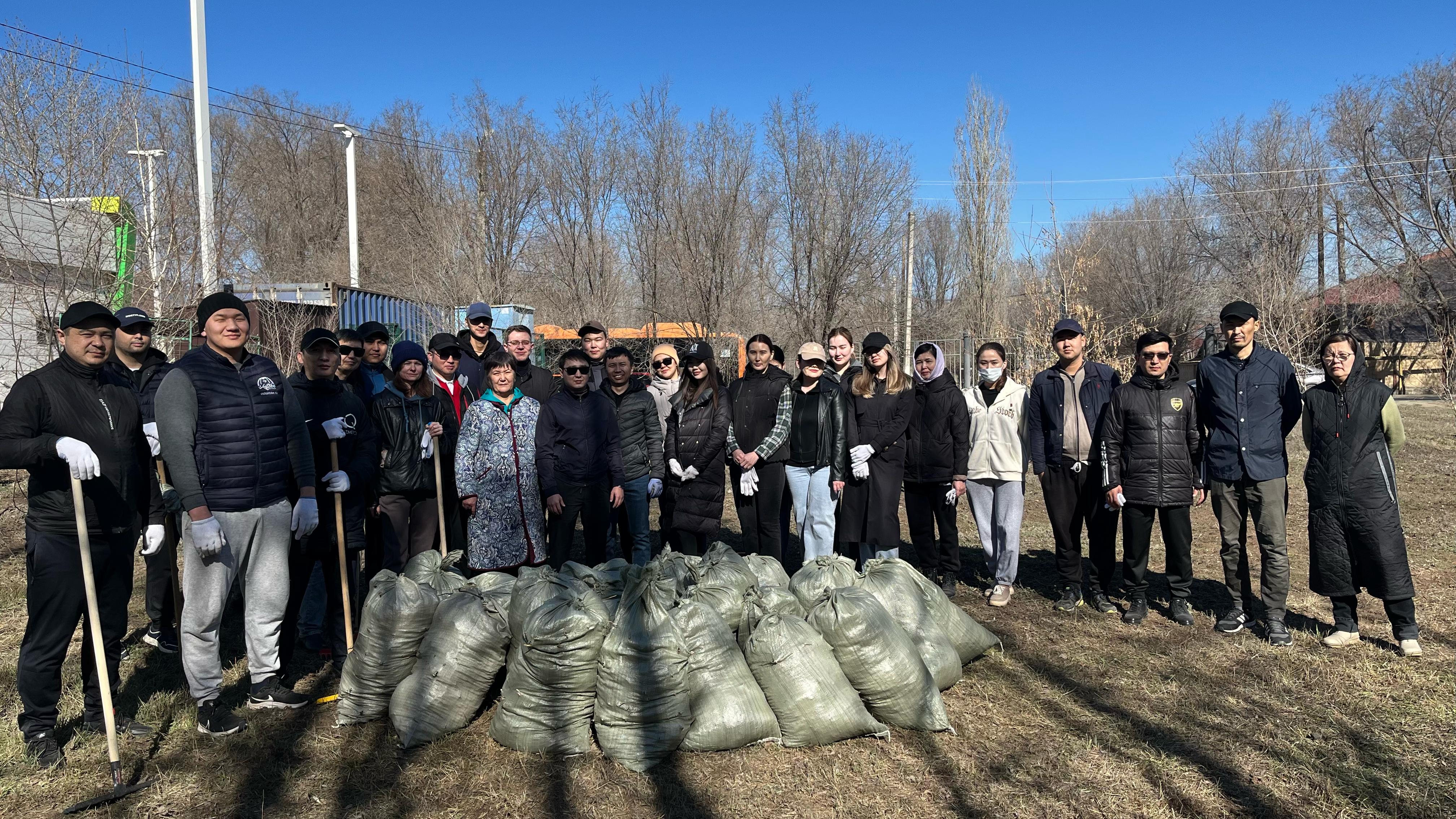 Экономика және бюджеттік жоспарлау басқармасының қызметкерлері екі айлық санитарлық- тазалық жұмыстарының көктемгі сенбілігіне белсенді қатысты