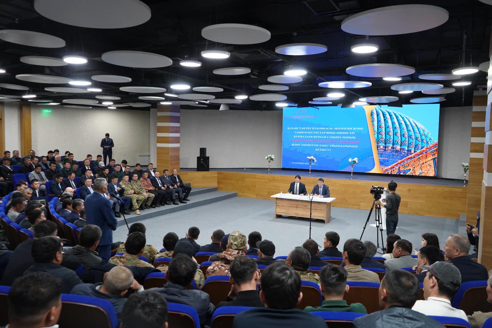 ВИЦЕ-МИНИСТР ТҮРКІСТАН ОБЛЫСЫНЫҢ ТҰРҒЫНДАРЫМЕН КЕЗДЕСТІ