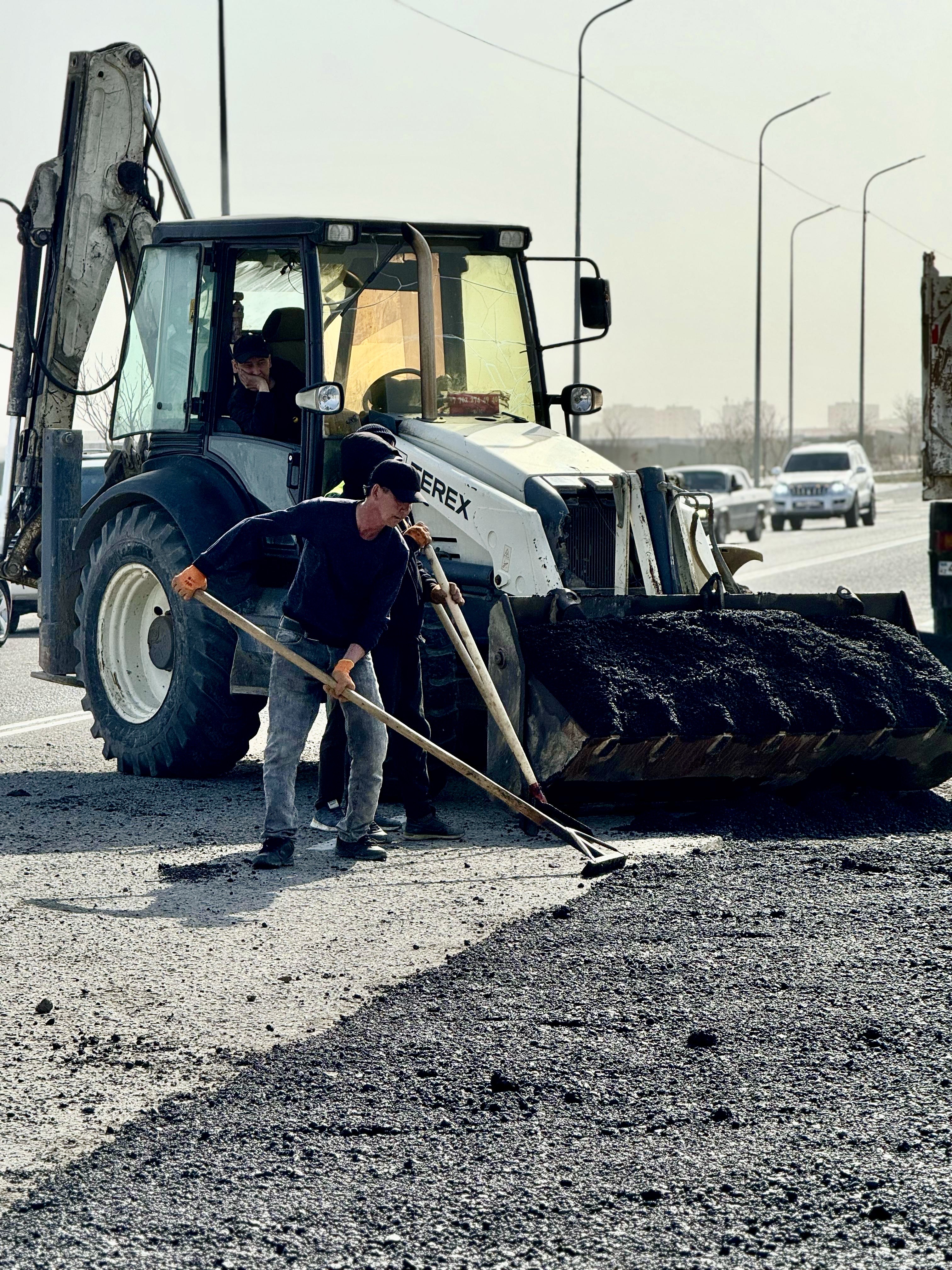 Ақтауда жолдарды жөндеу жұмыстары жалғасуда