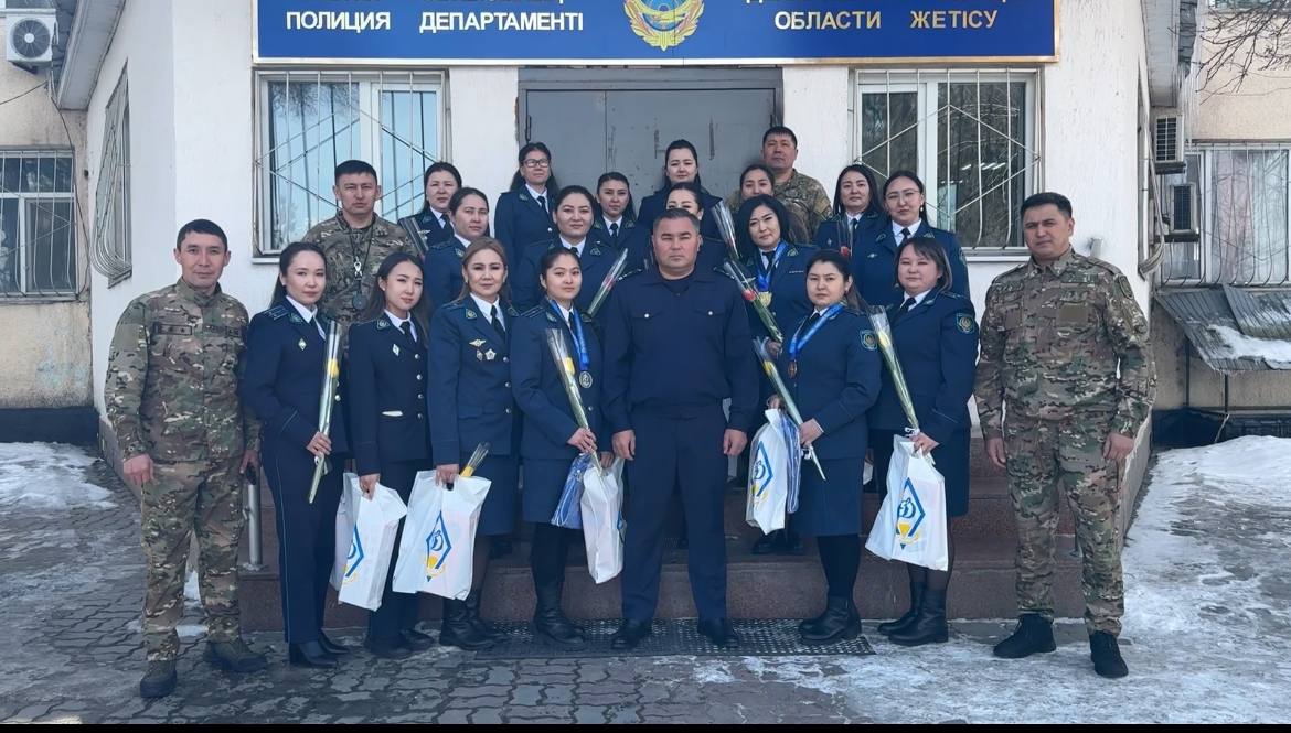 Красота в погонах: женщины-полицейские показали мастерство в стрельбе