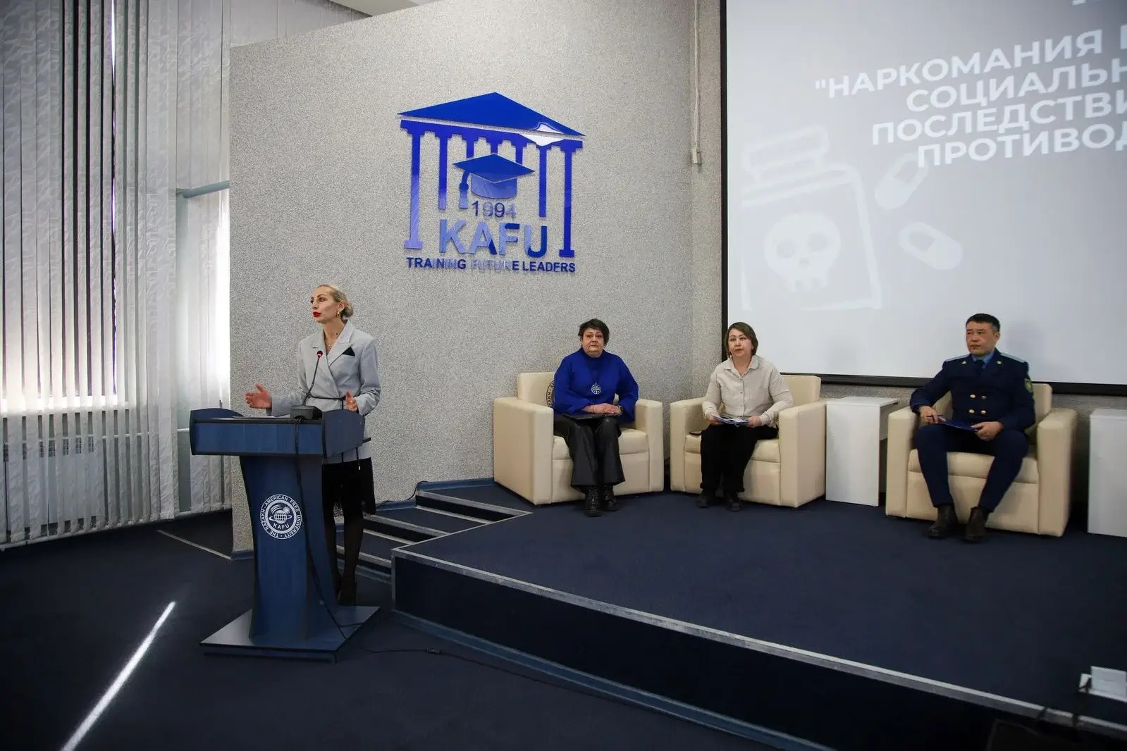 ШҚО: Сотталған жігіттің анасы Өскеменде жастарға жанайқайын жеткізді