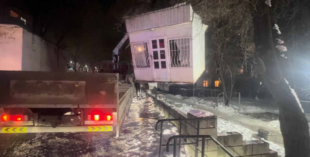 Алматының Медеу ауданында 13 заңсыз дүңгіршек сүрілді