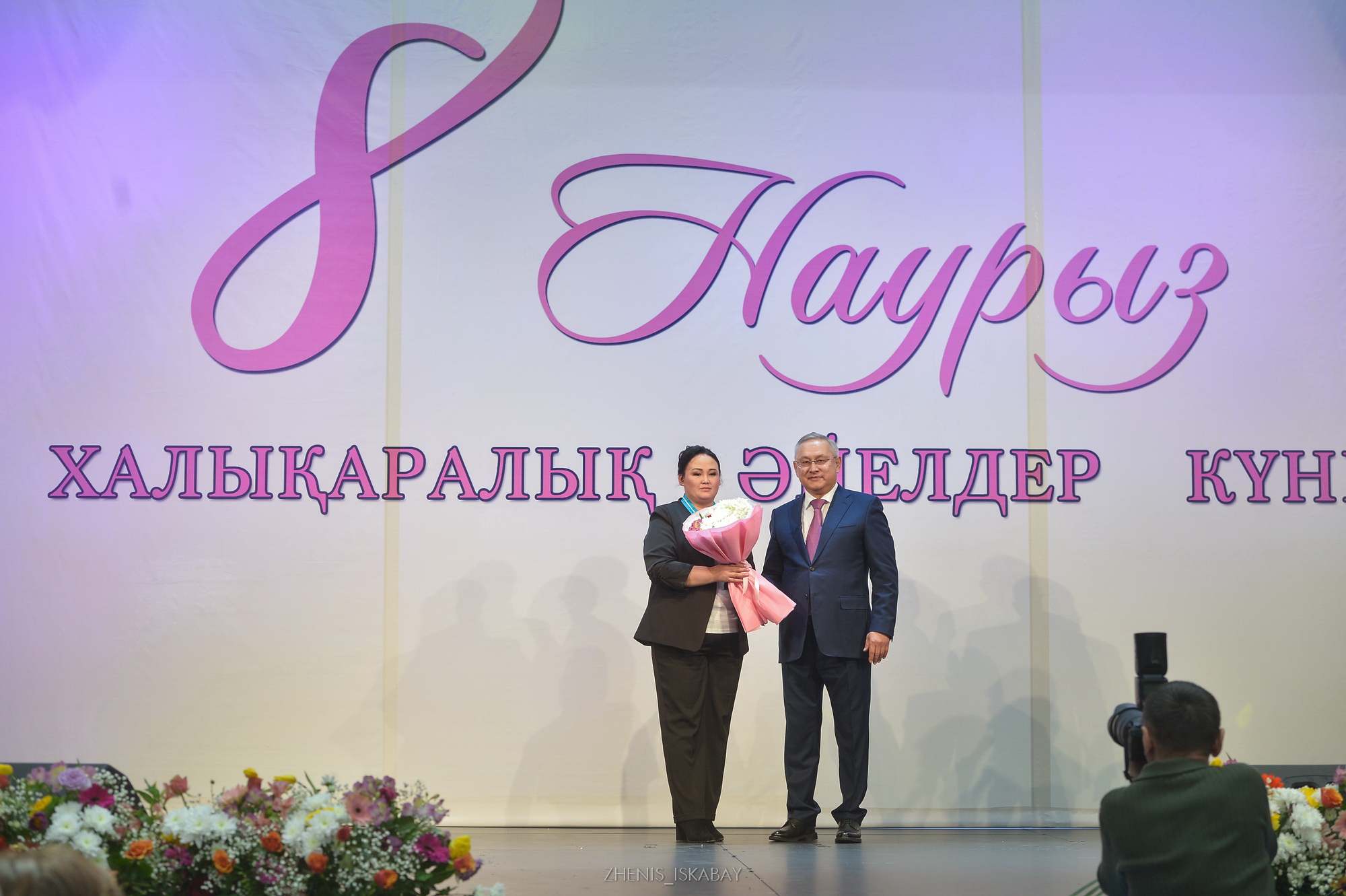 Бейбіт Исабаев жетісулық бес жүз әйелдің қатысуымен салтанатты қабылдау өткізді