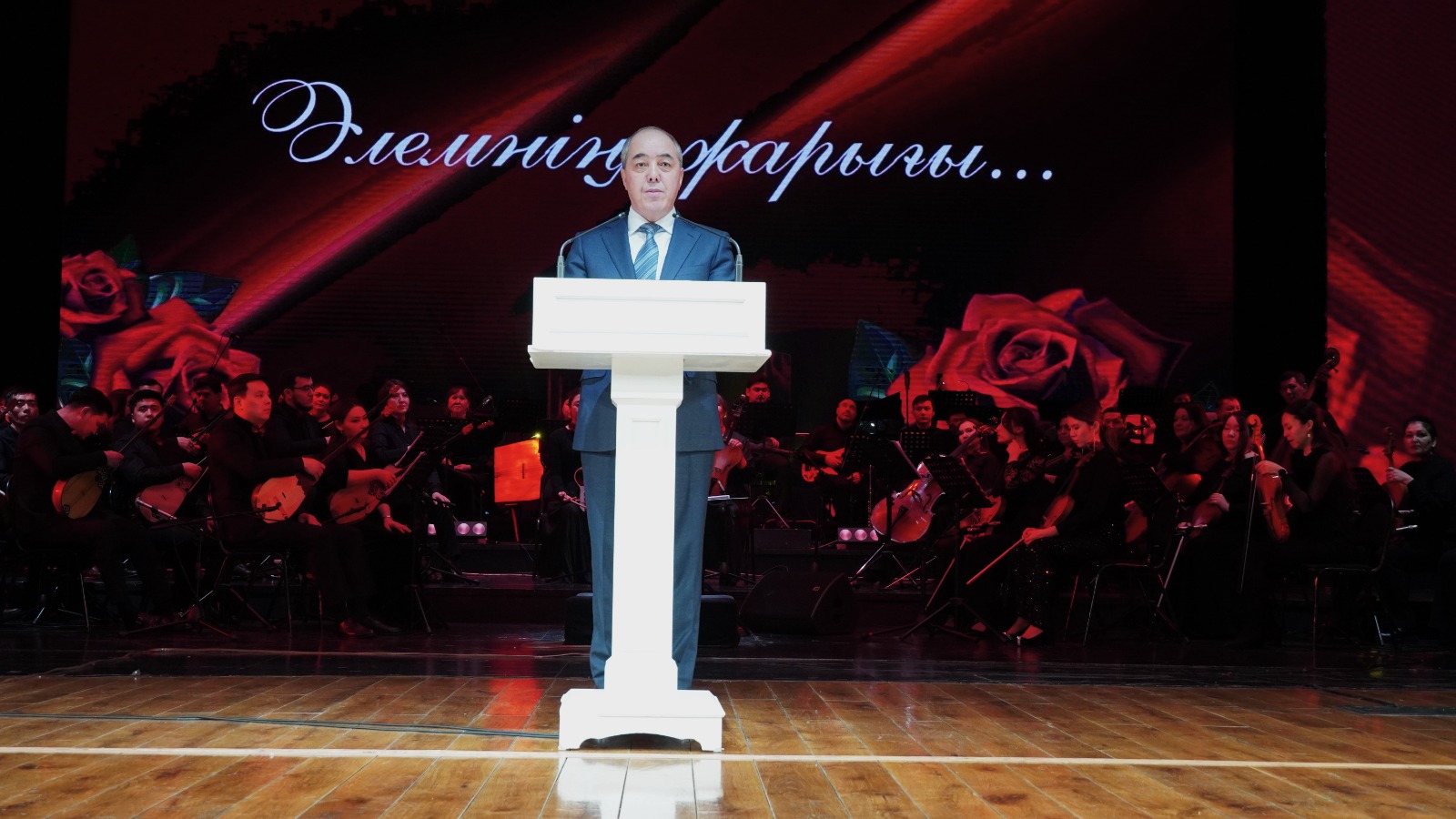 БҚО әкімі Әйелдер қауымын мерекемен құттықтады