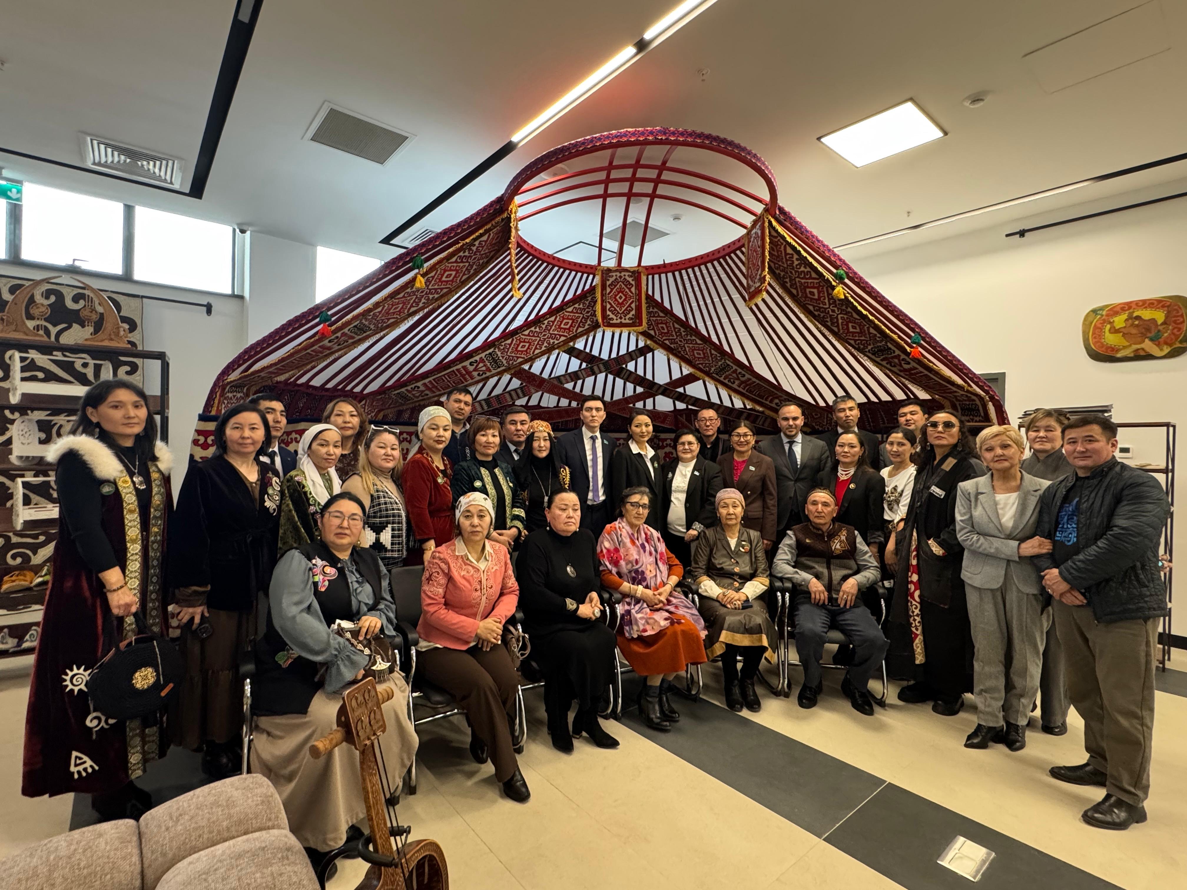 Қосшы қаласының креативтік хабында қолөнершіліктің өзекті мәселелері талқыланды