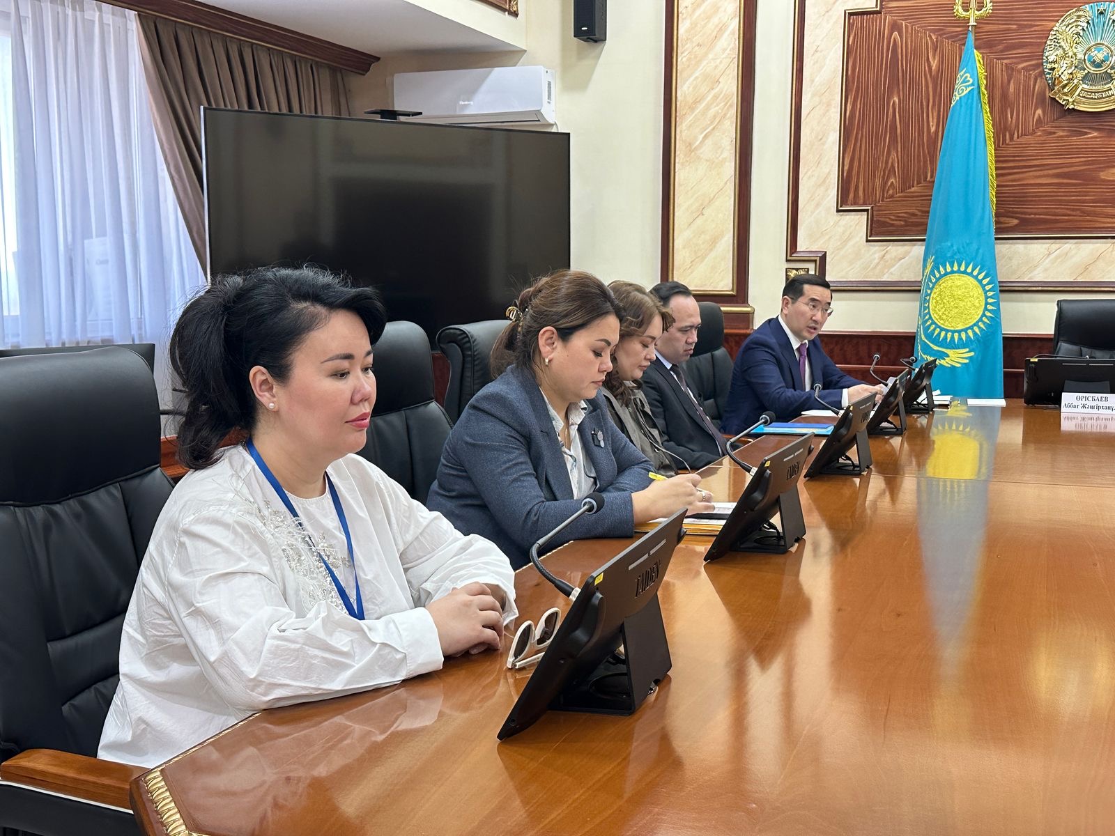 Кәмелетке толмағандардың ісі және олардың құқықтарын қорғау жөніндегі комиссияның отырысы