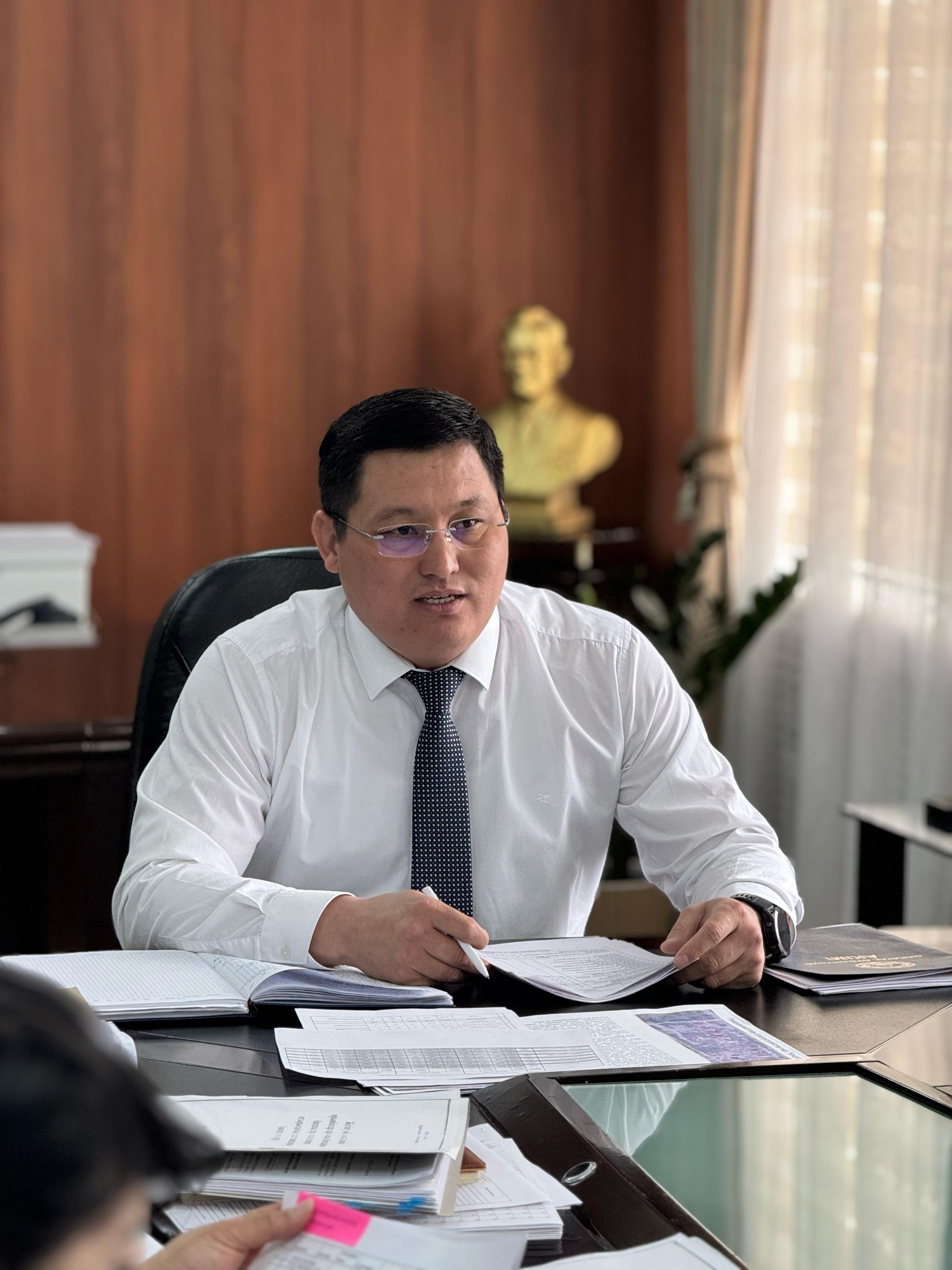 Аудан әкімі барлық бөлімдерді қабылдады.