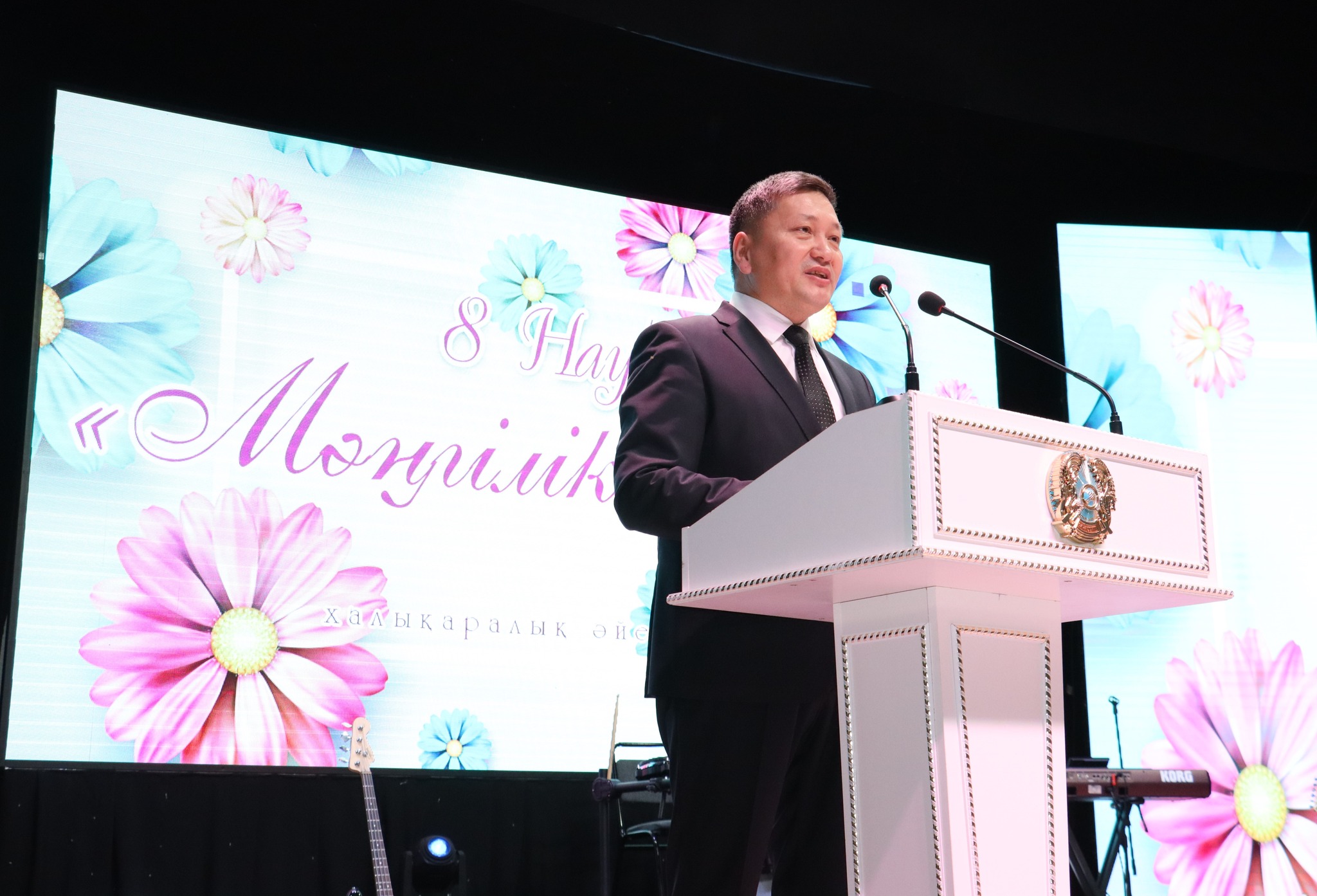 «Мәңгілік сен ғана ...» Бүгін Ғ.Құрманғалиев атындағы аудандық мәдениет үйінде дәл осындай атаумен 8 наурыз - Халықаралық әйелдер күні мерекесіне арналған мерекелік іс-шара өтті.