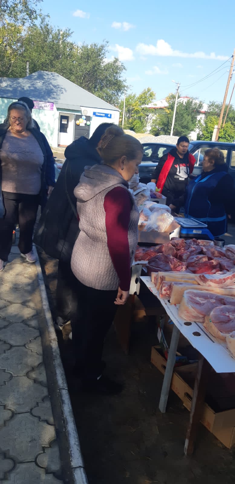 2025 жылғы 27 наурызда Омбы көшесіндегі Боровское ауылында ауыл шаруашылығы өнімдері мен қайта өңдеу өндірістерінің өнімдерін сату бойынша ауыл шаруашылығы жәрмеңкесі өткізілді.