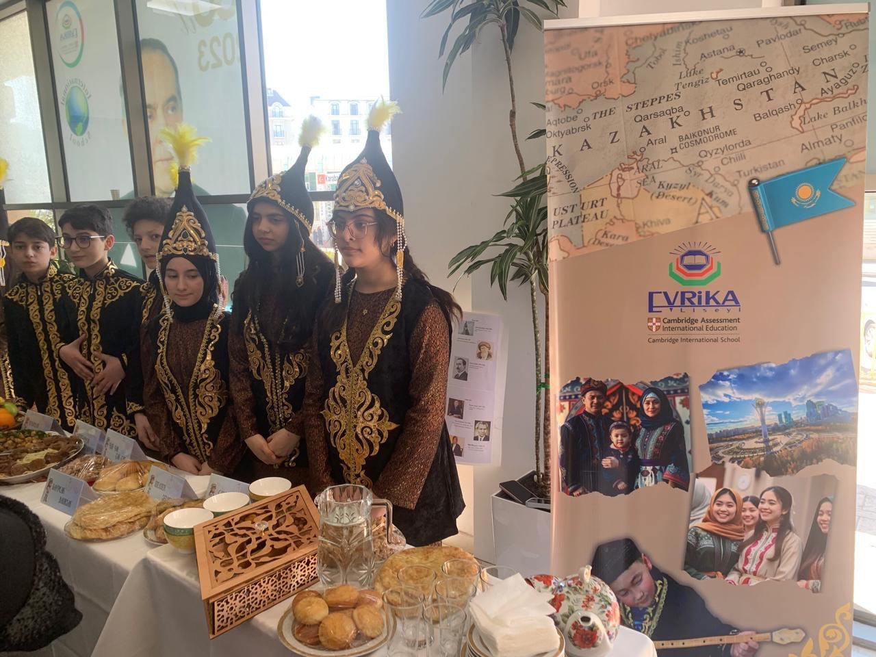 Әзербайжан мектеп оқушылары Қазақстанның мәдениеті мен дәстүрлері туралы айтып берді