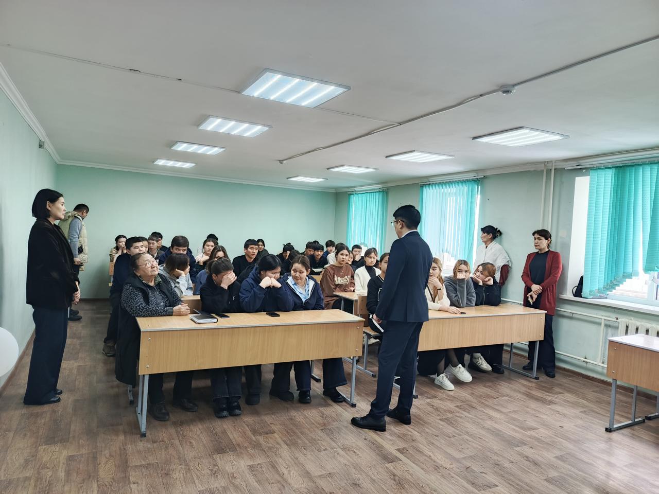 «Құқықтану», «Юриспруденция» мамандықтары бойынша студенттер арасында сабақ өткізілді.