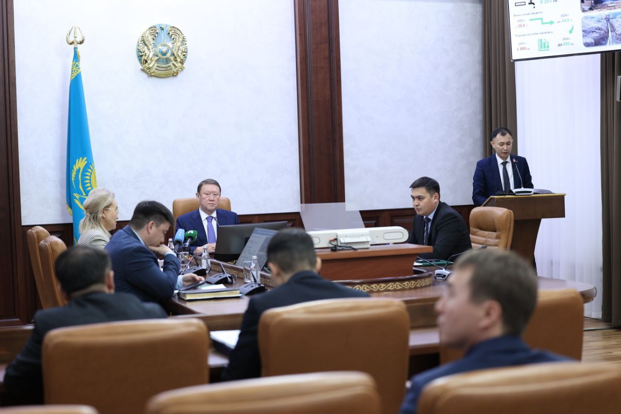 Қостанай облысында әкімдік отырысы өтті: инфрақұрылымды дамыту мәселелері талқыланды
