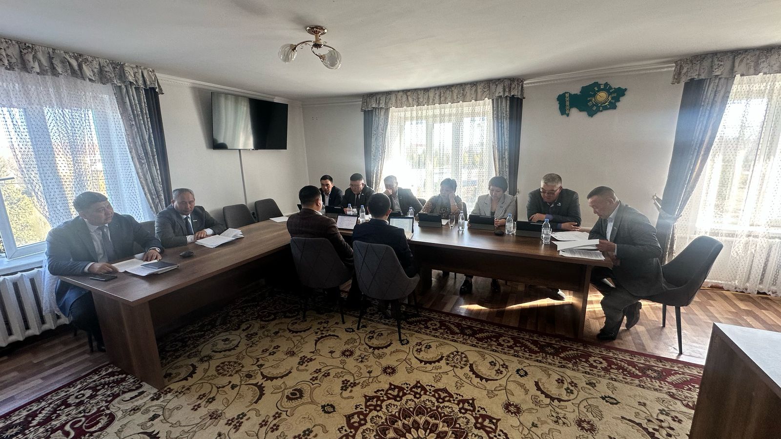 2025 жылдың 31 наурыз күні Ақсуат ауданы мәслихатының тұрақты комиссиясы өтті.