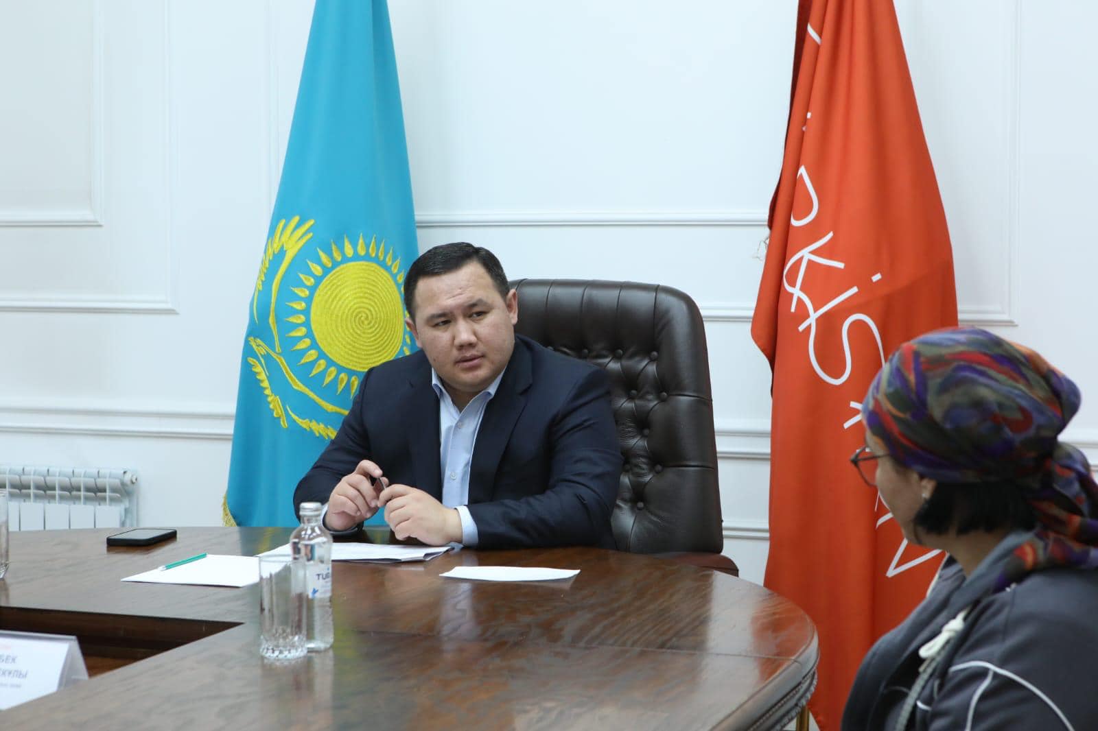 ҚАБЫЛДАУҒА КЕЛГЕН АЗАМАТТАРДЫҢ МӘСЕЛЕСІ ЗАҢ АЯСЫНДА ШЕШІЛУДЕ