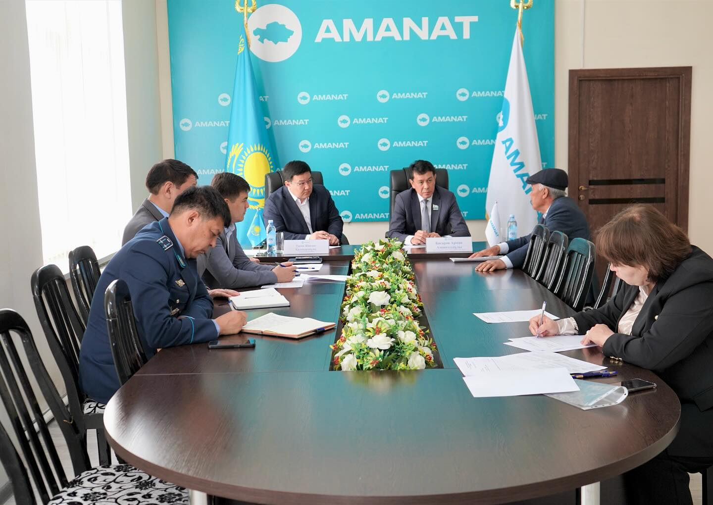 ҚАЛА ӘКІМІ ЖАНДОС ТАСОВ «AMANAT» ПАРТИЯСЫНДА ҚОҒАМДЫҚ ҚАБЫЛДАУ ӨТКІЗДІ