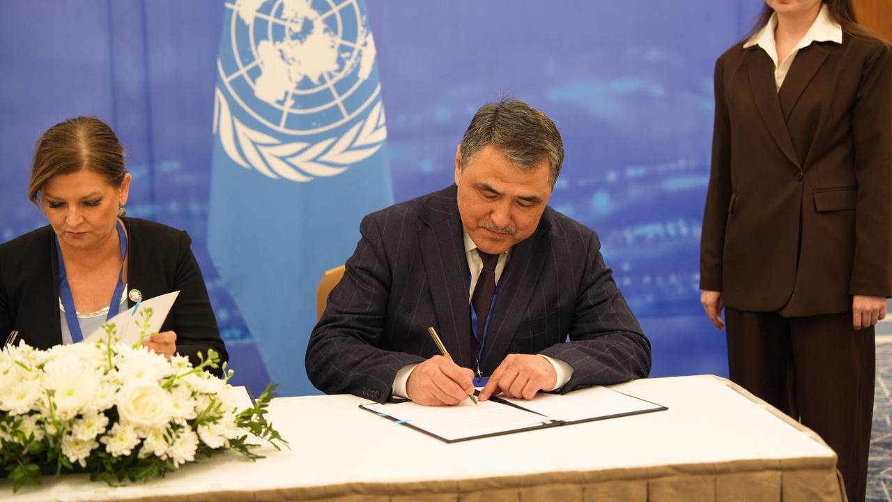 Жер асты су көздерінің кен орындары картасын жасау және су ресурстарының ақпараттық жүйесін құруға грант: Су ресурстары және ирригация министрлігі халықаралық серіктестермен бірқатар құжатқа қол қойды