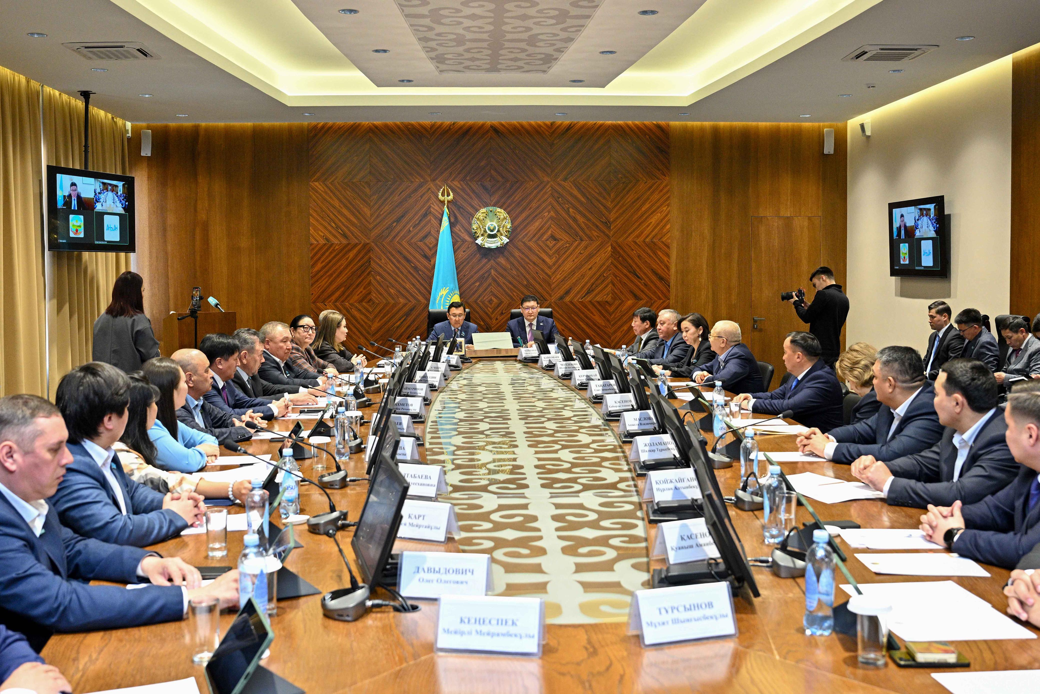 Абай облыстық мәслихатының кезекті сессиясы өтті