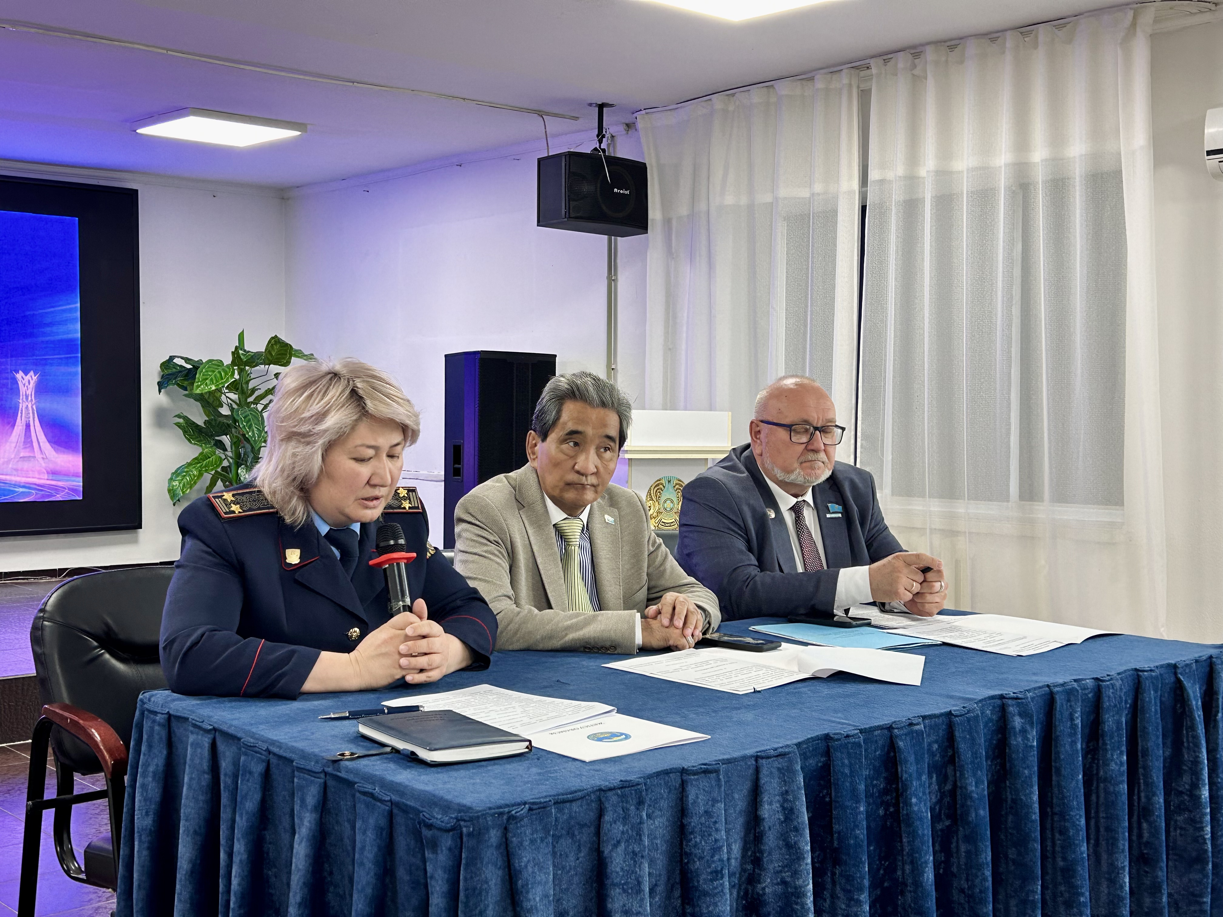 Заң және тәртіп: медициналық колледж студенттерімен кездесу