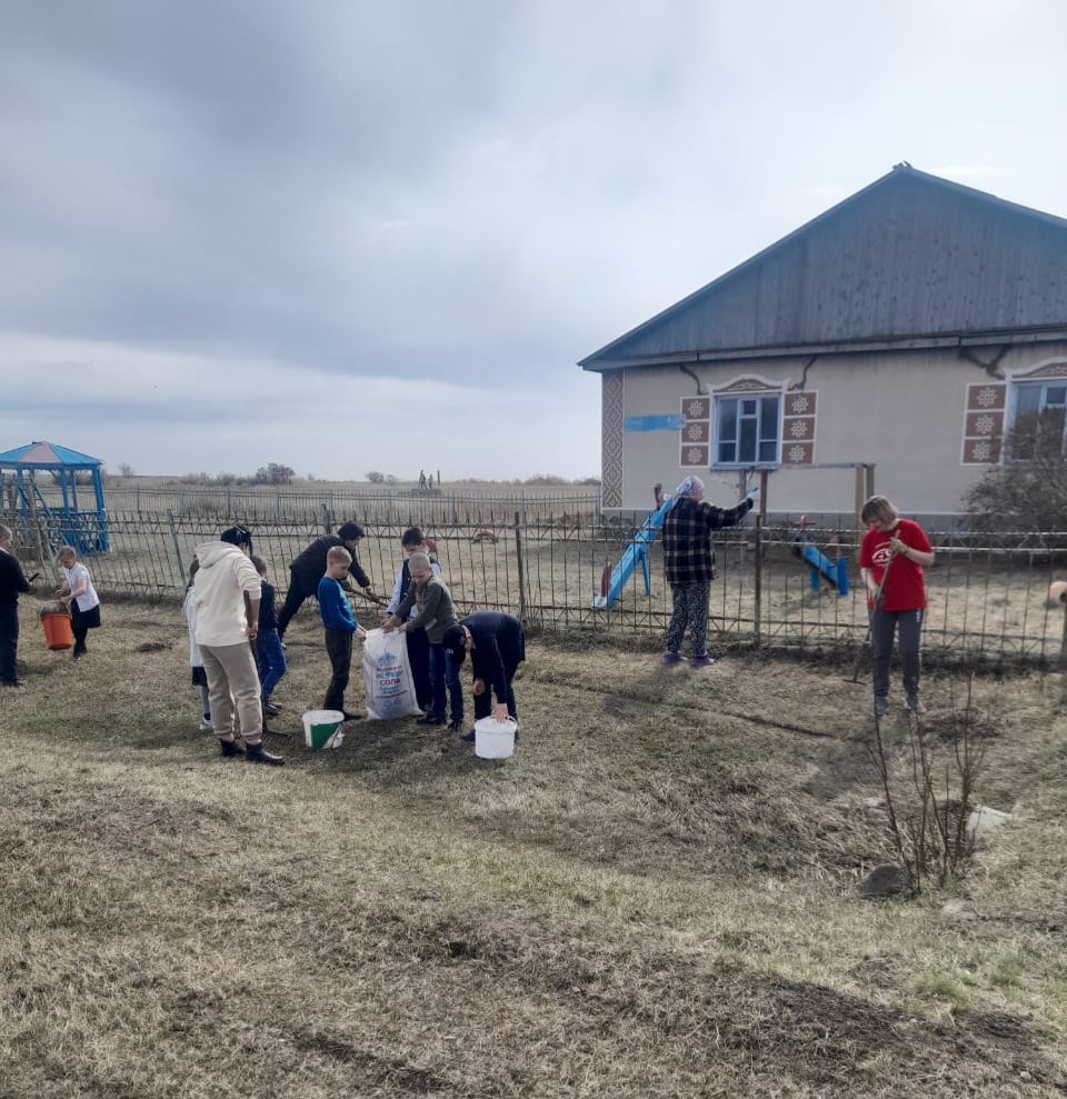 Уборка территории Каракопинской началной школы