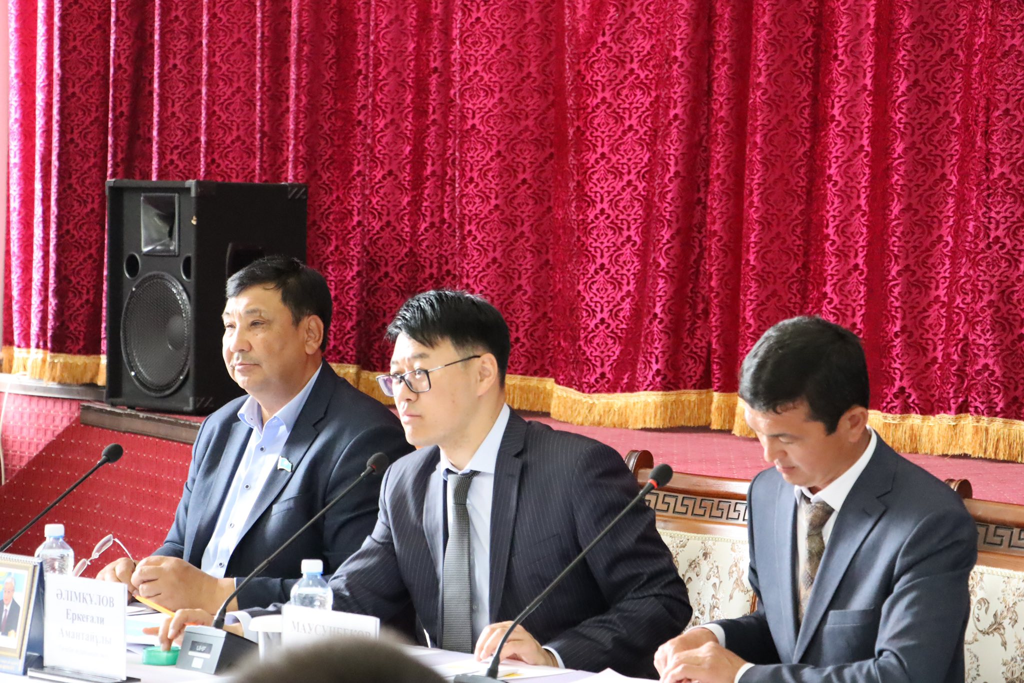 АШЫҚ АЛАҢДАҒЫ ТҮЙІНДІ МӘСЕЛЕЛЕР /Кезекті кездесу Бірінші Мамыр және Аққұм ауылдық округінде өтті/