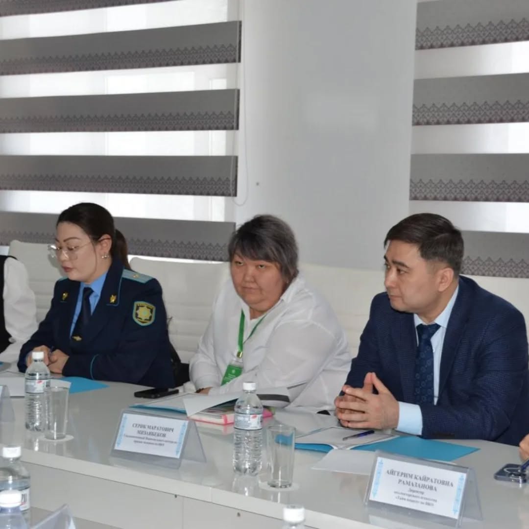 Принял участие в круглом столе на тему : "Изменения в законодательство направленные на минимизацию рисков при кредитовании и защиту прав заёмщиков" проведенного в Восточно-Казахстанском областном суде.