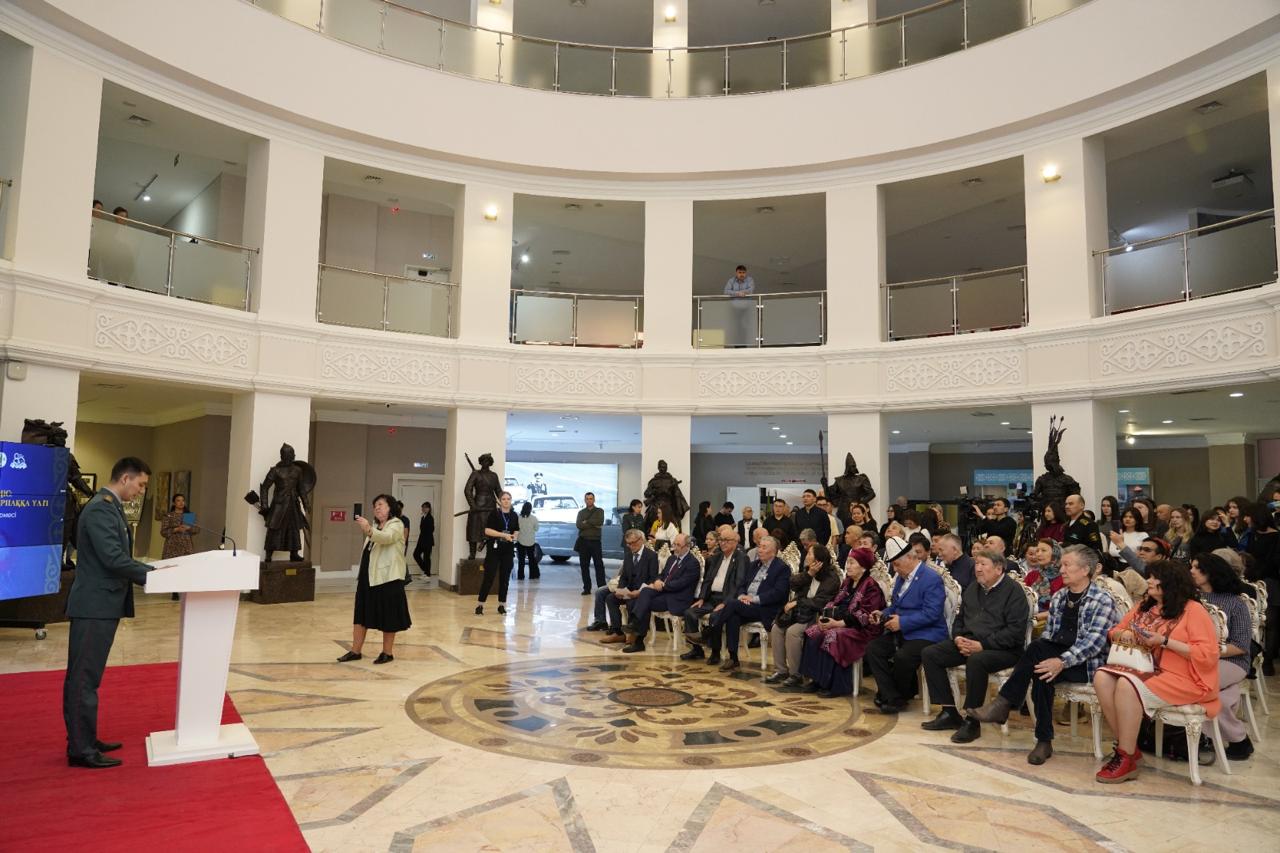 «Ұлы Жеңіс: Ерлікке тағзым, ұрпаққа үлгі»: Астанада халықаралық сурет көрмесі ашылды