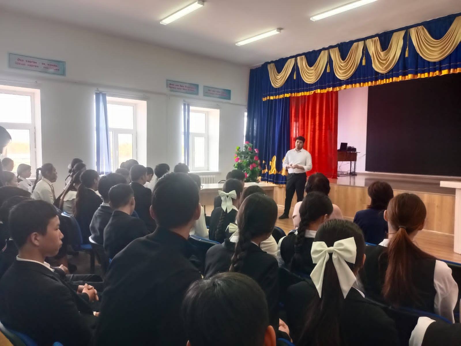 №34 Ә.Бердәулетов атындағы орта мектепте «Жастар арасындағы діни экстремизмнің алдын алу» тақырыбында кездесу өткізілді.