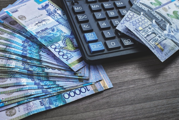 Жыл басынан бері қазақстандықтарға 1 трлн теңгеден астам сомаға зейнетақы төленді