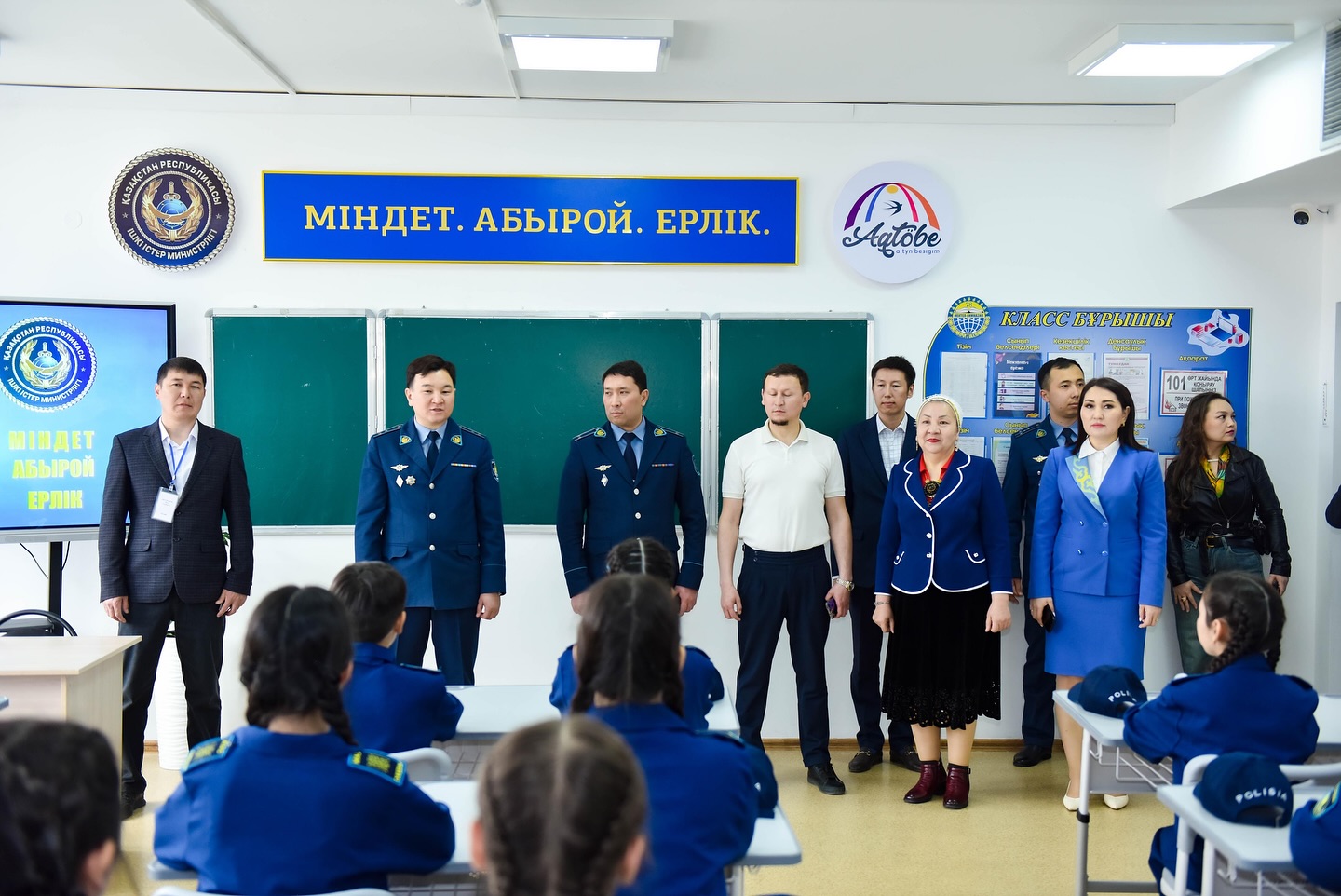 Ақтөбе мектебінде бір мезетте екі полиция сыныбы ашылды